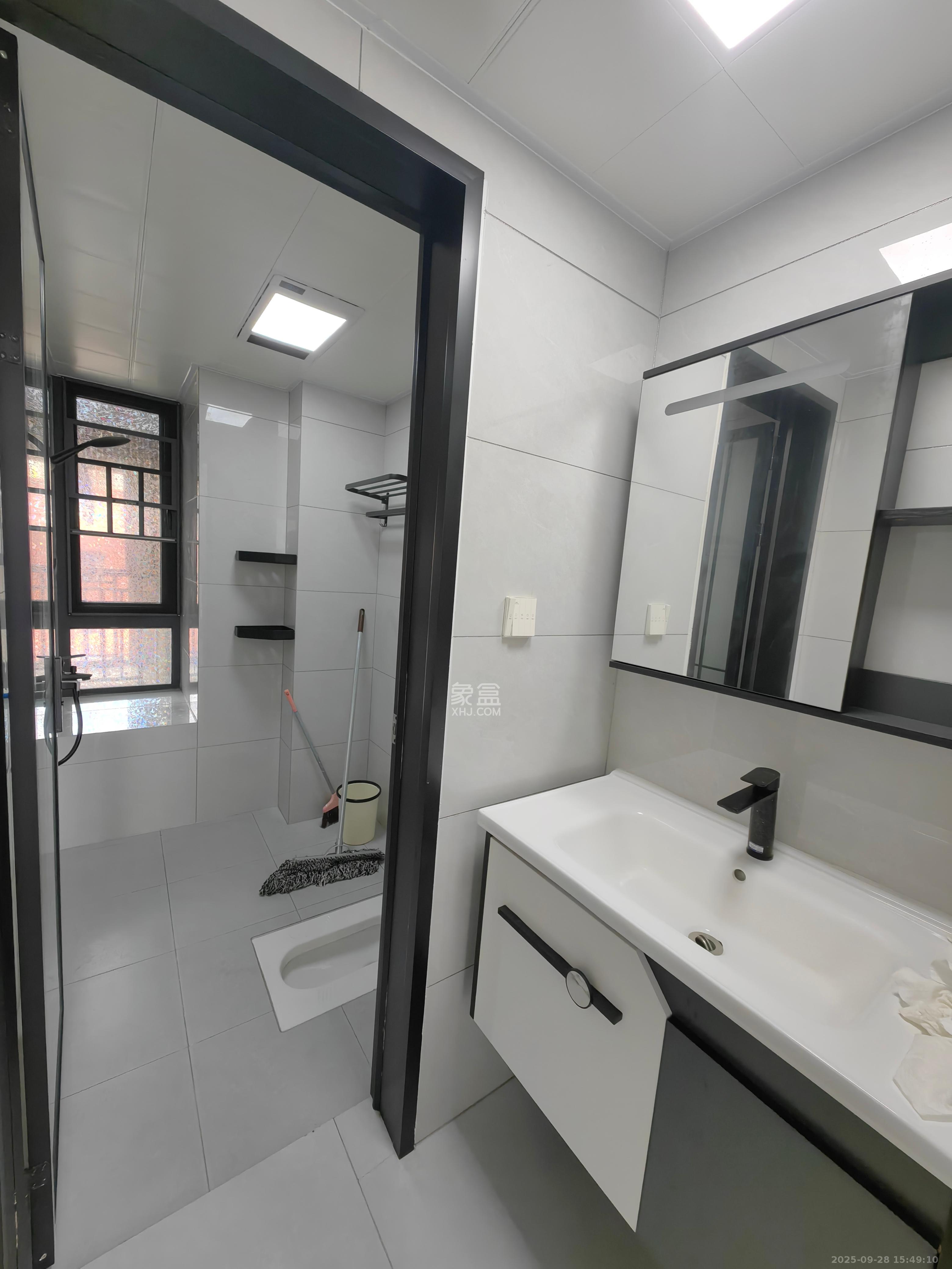 金侨风华府  4室2厅2卫    2400.0元/月室内图