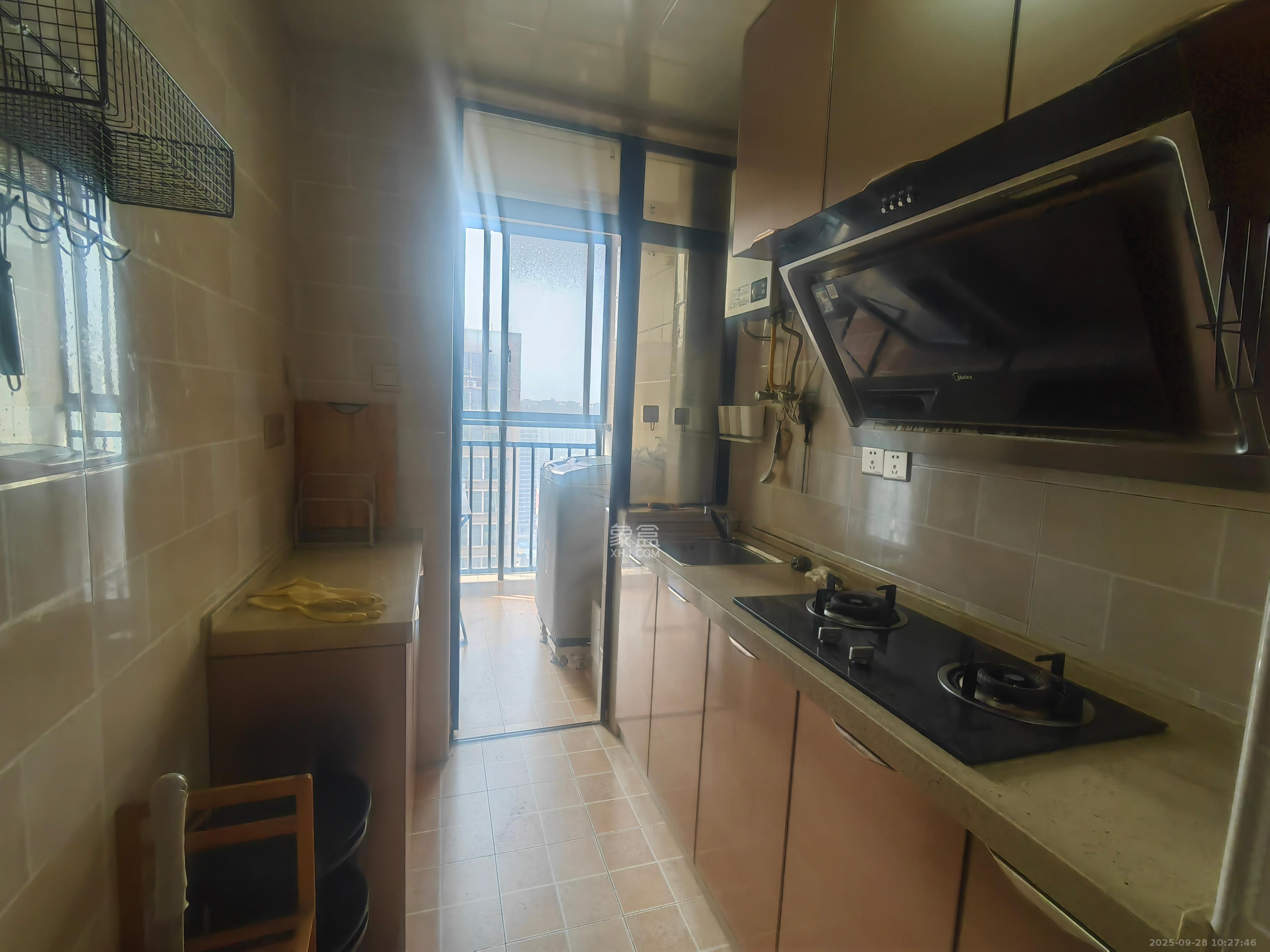 东岸城邦  1室1厅1卫    1600.0元/月室内图