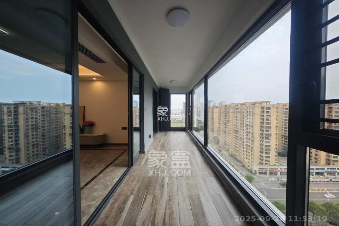 绿地V岛 4室2厅2卫 4300.00元/月 绿地V岛 4室2厅2卫 4300.00元/月室内图