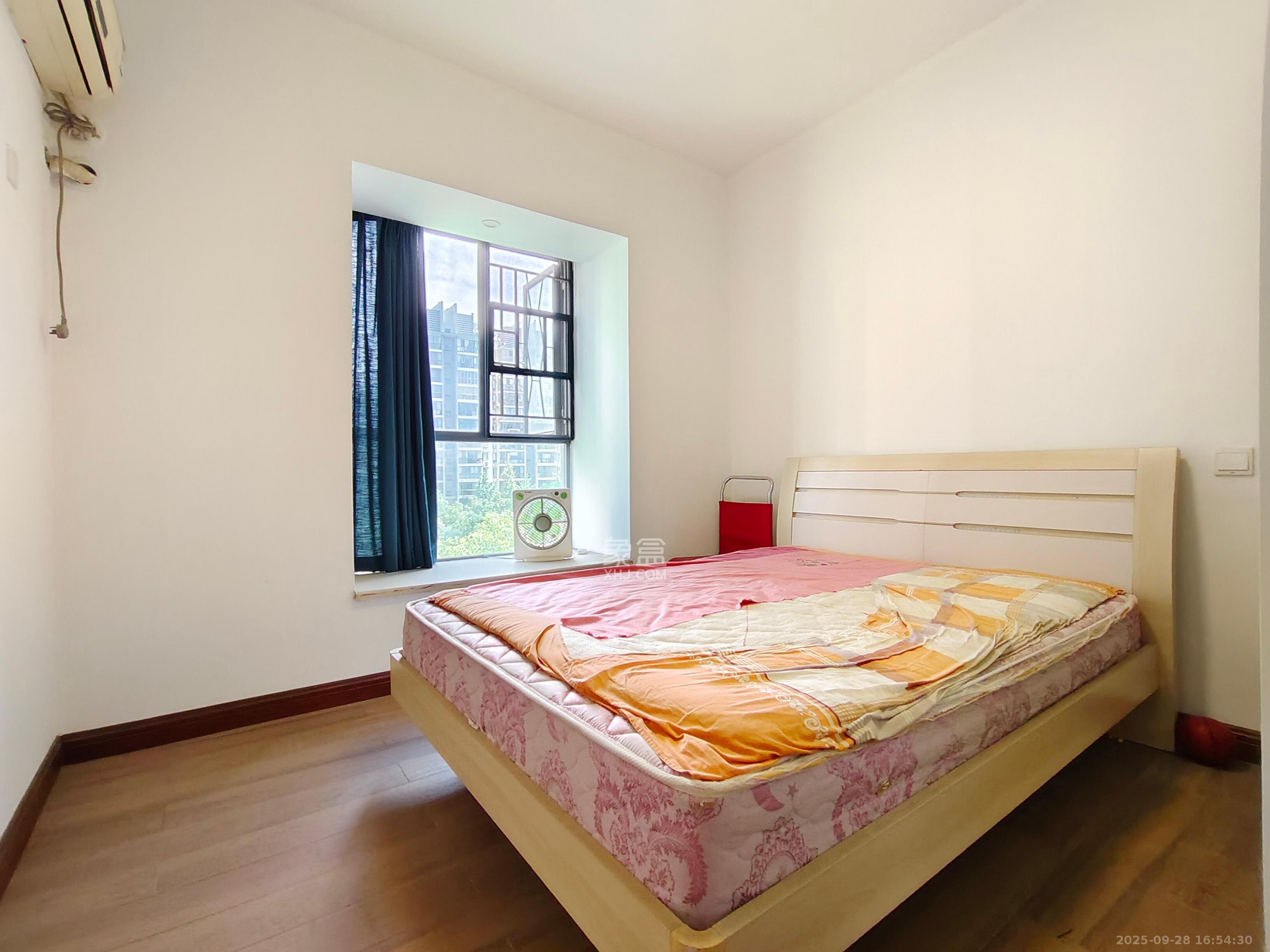 银港水晶城  3室2厅2卫   2600.00元/月室内图