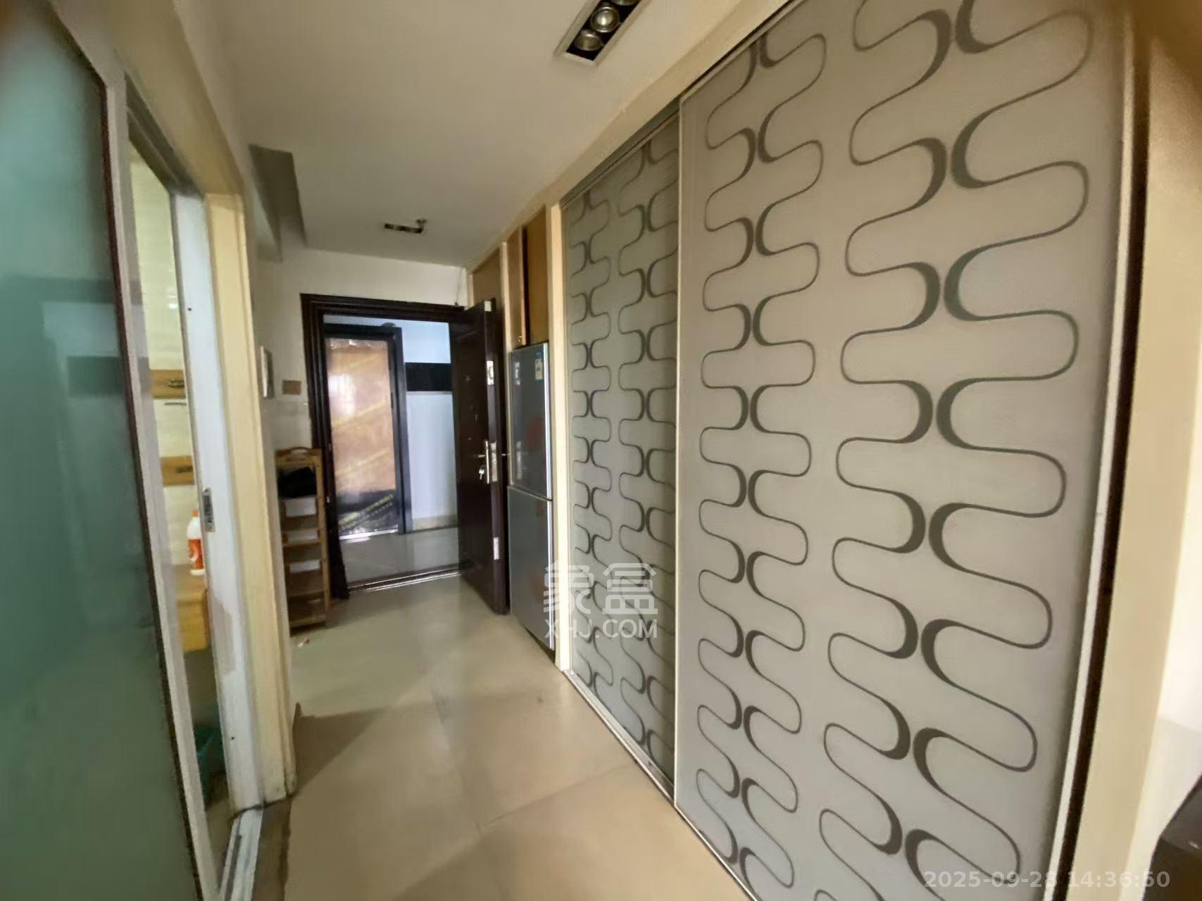 雅阁国际  1室1厅1卫    1300.0元/月室内图