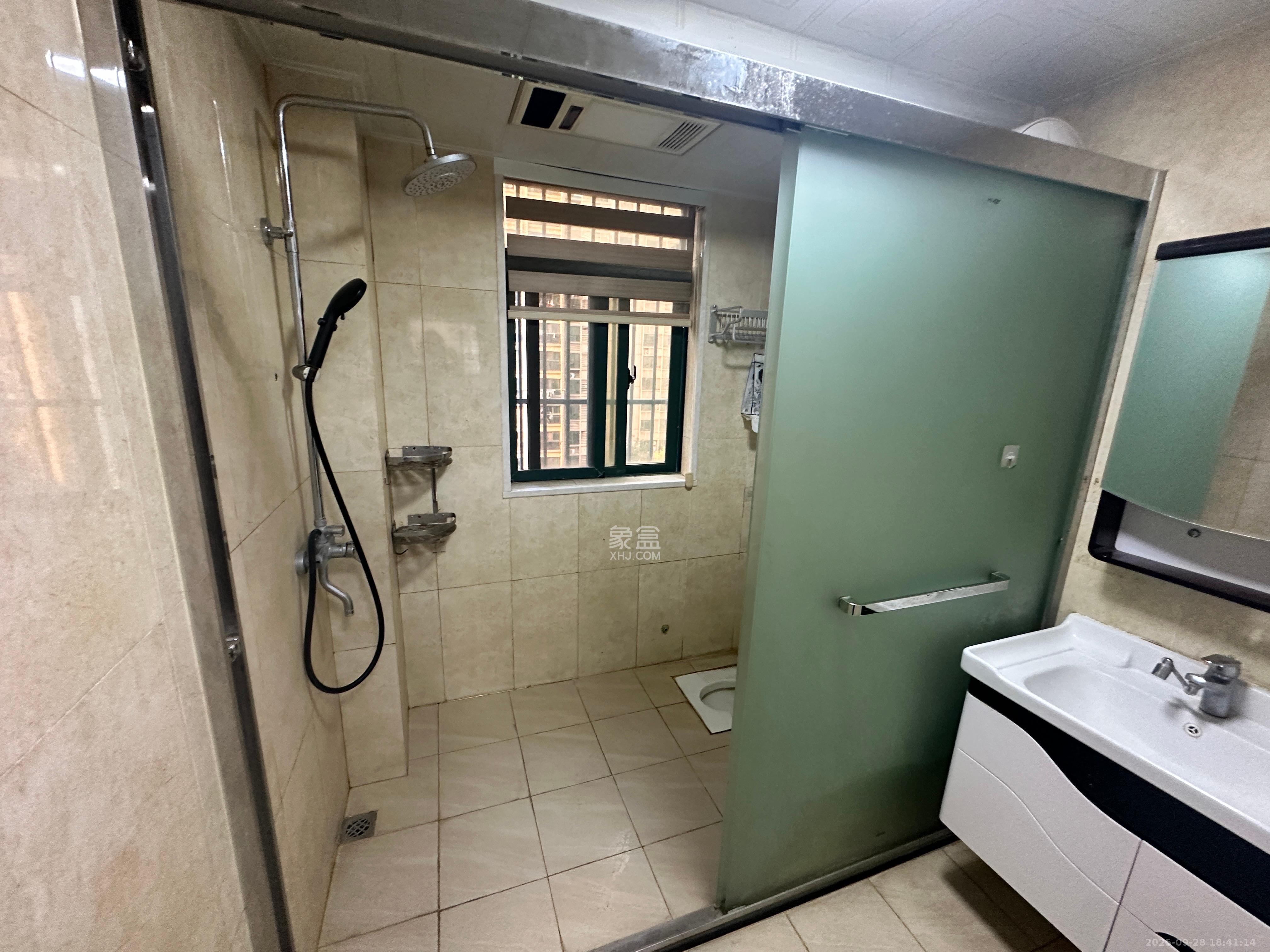 富基世纪公园  5室2厅2卫    2500.0元/月室内图