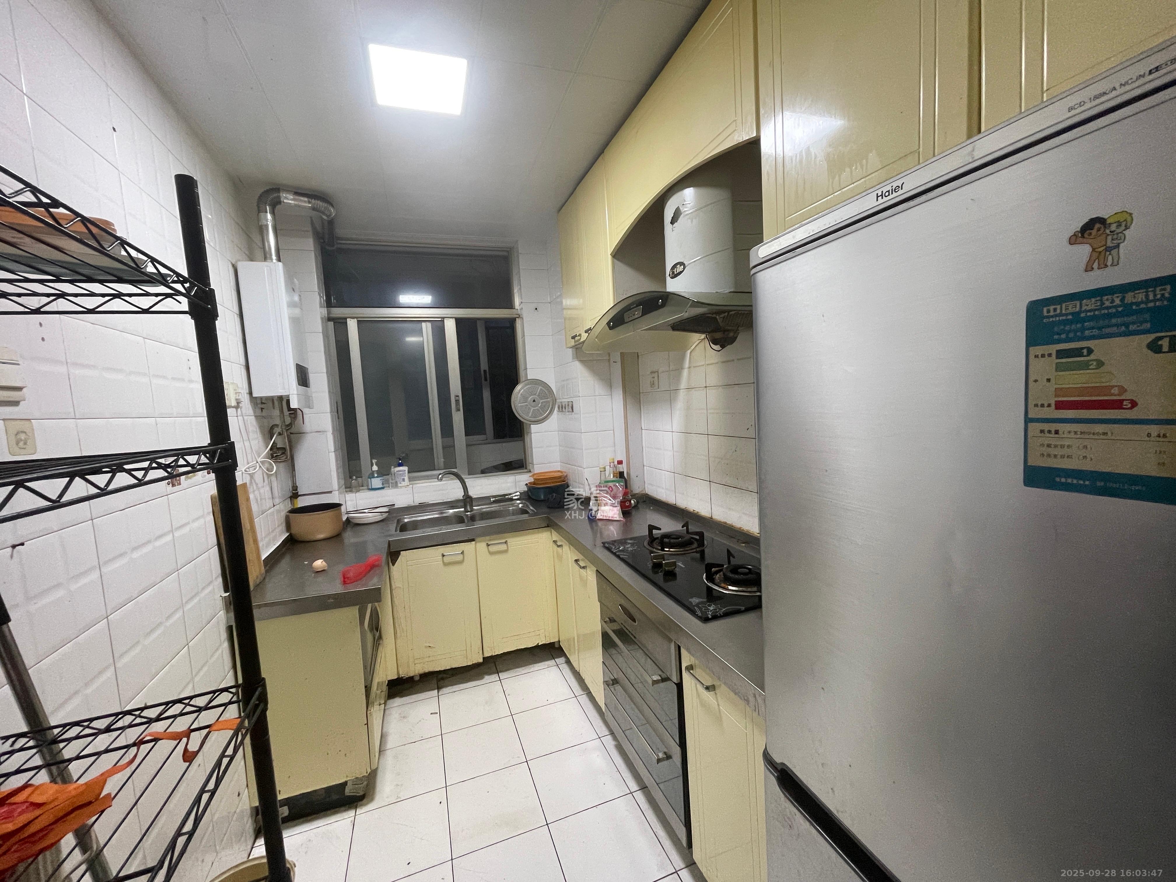 白沙花园  3室2厅1卫    2000.0元/月室内图