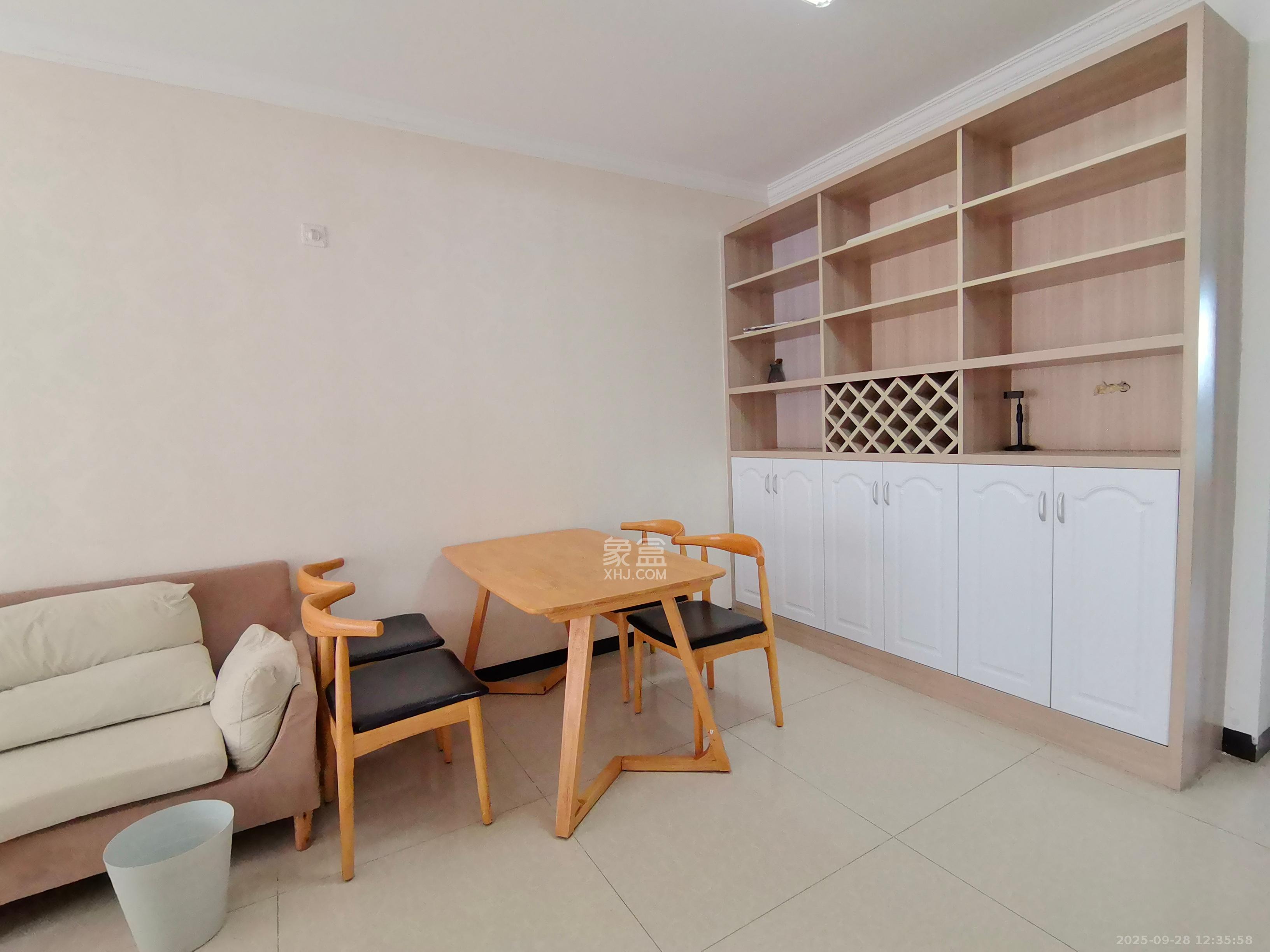 金科世界城 3室2厅1卫 2300.0元/月 金科世界城 3室2厅1卫 2300.0元/月室内图