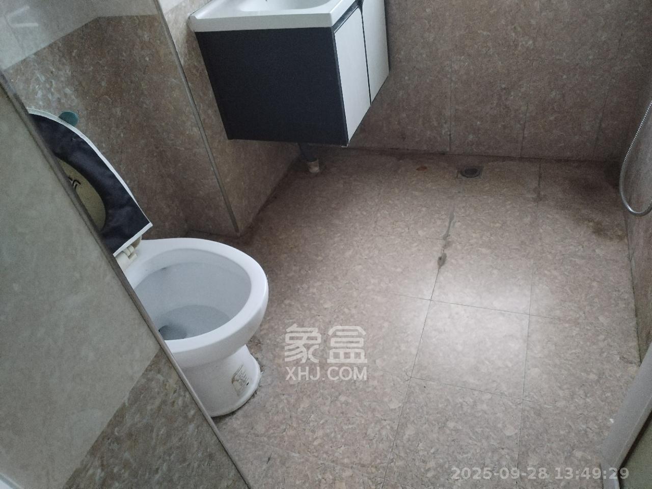 高信向日葵 3室2厅2卫 2200.0元/月 高信向日葵 3室2厅2卫 2200.0元/月室内图