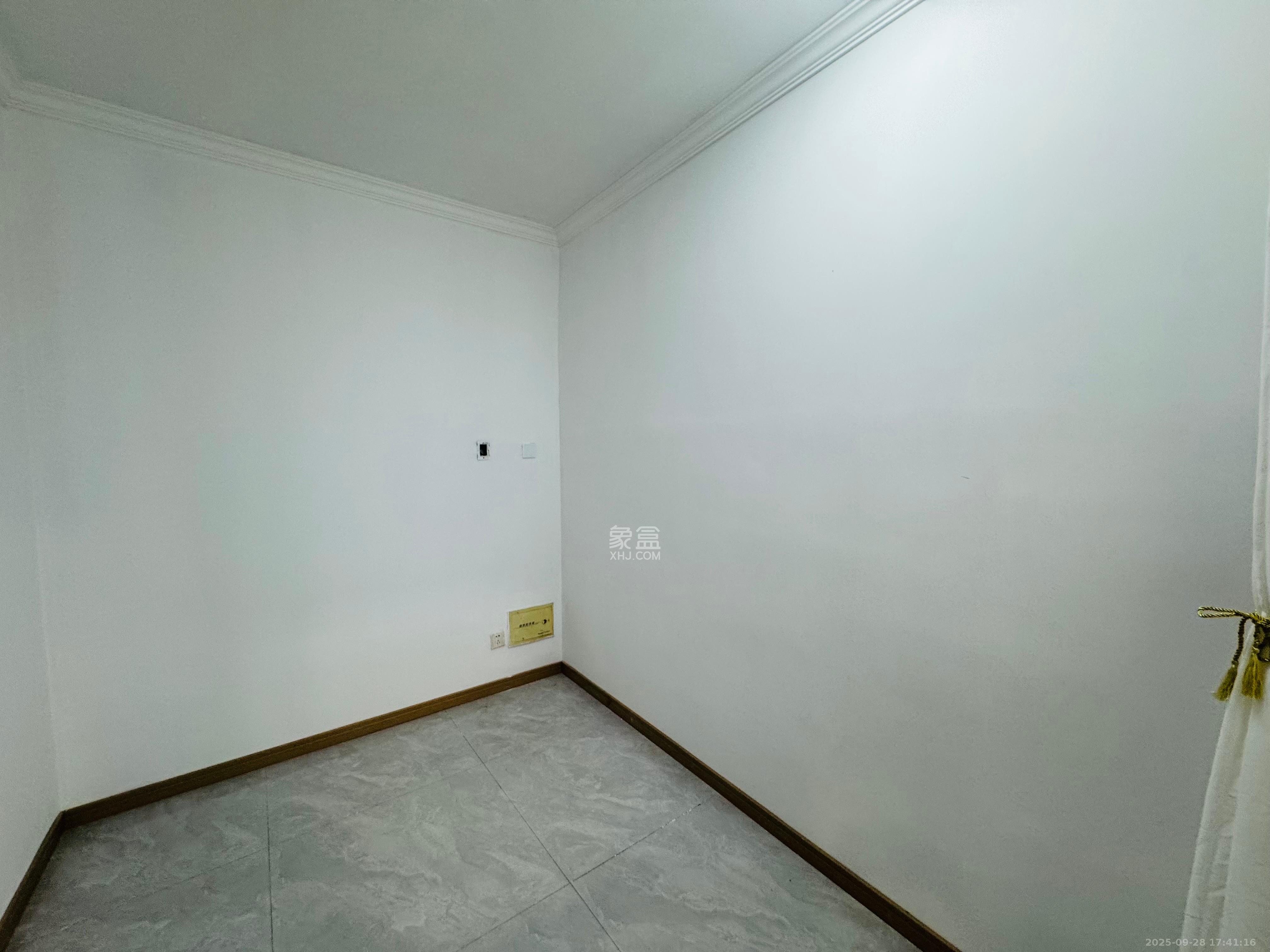 岳华嘉园 3室2厅1卫 2600.0元/月 岳华嘉园 3室2厅1卫 2600.0元/月室内图