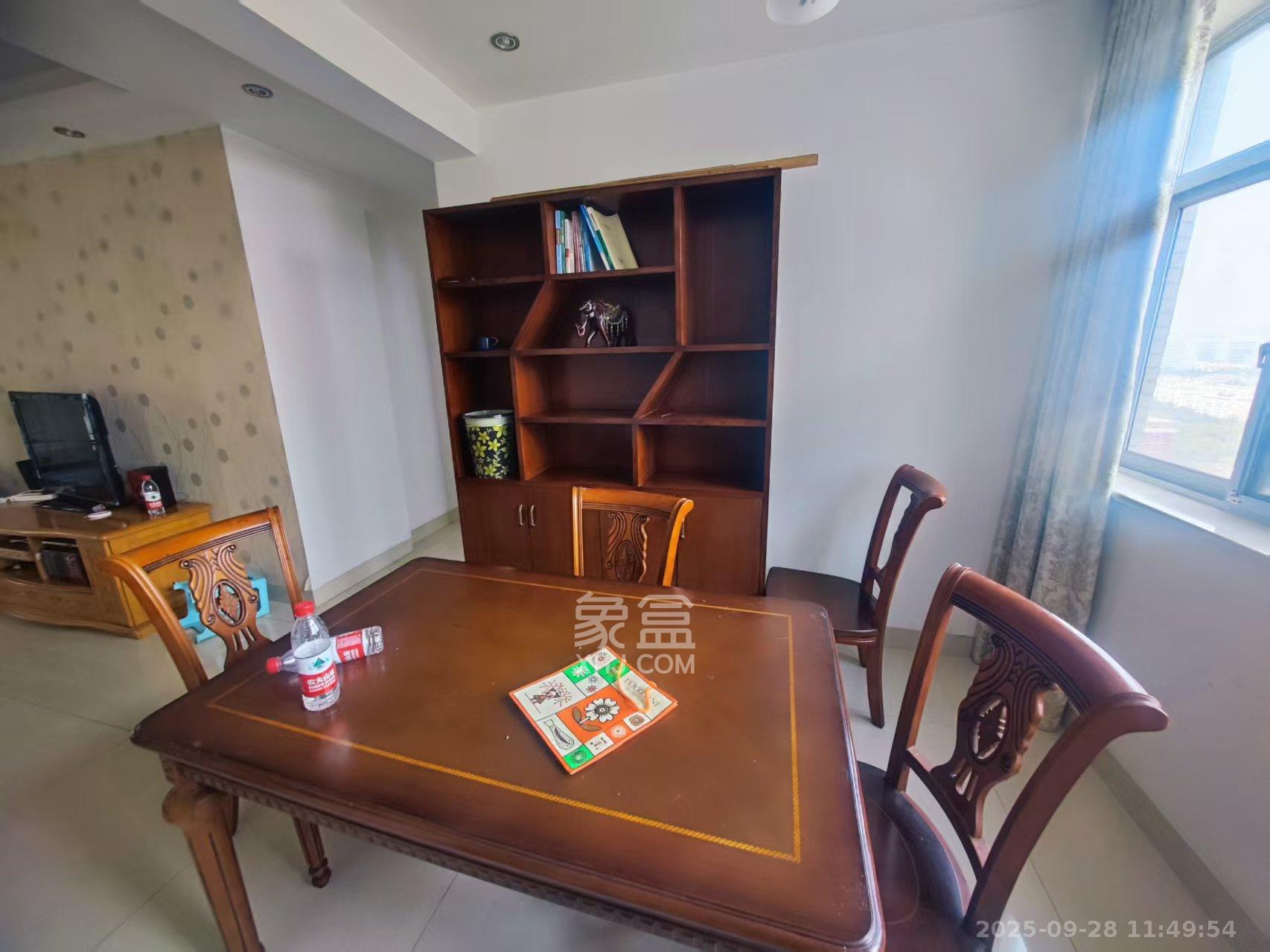 天天向上 1室2厅1卫 2100.0元/月 天天向上 1室2厅1卫 2100.0元/月室内图