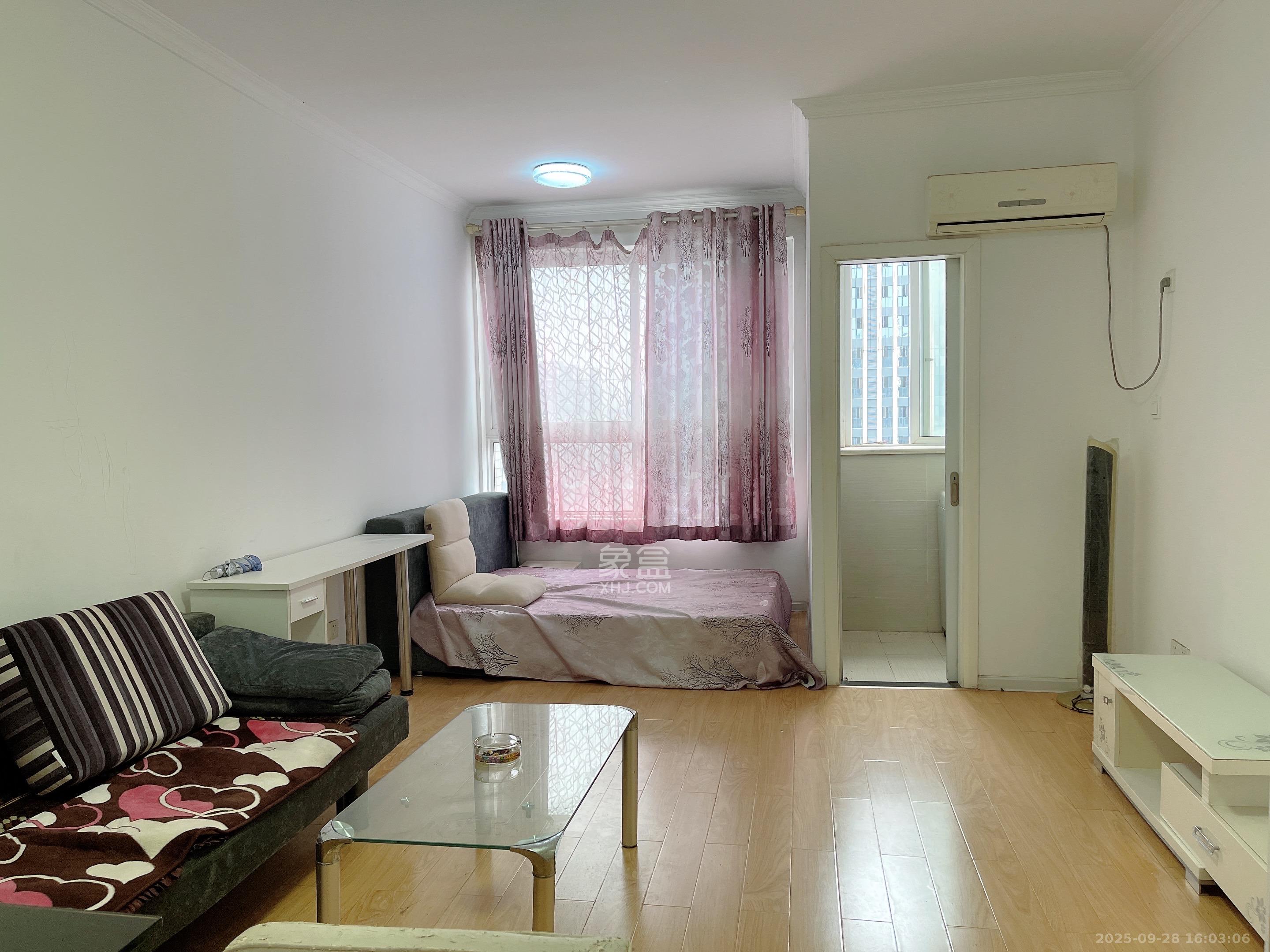 月亮湾草莓街区一、二期  1室0厅0卫    1200.0元/月室内图