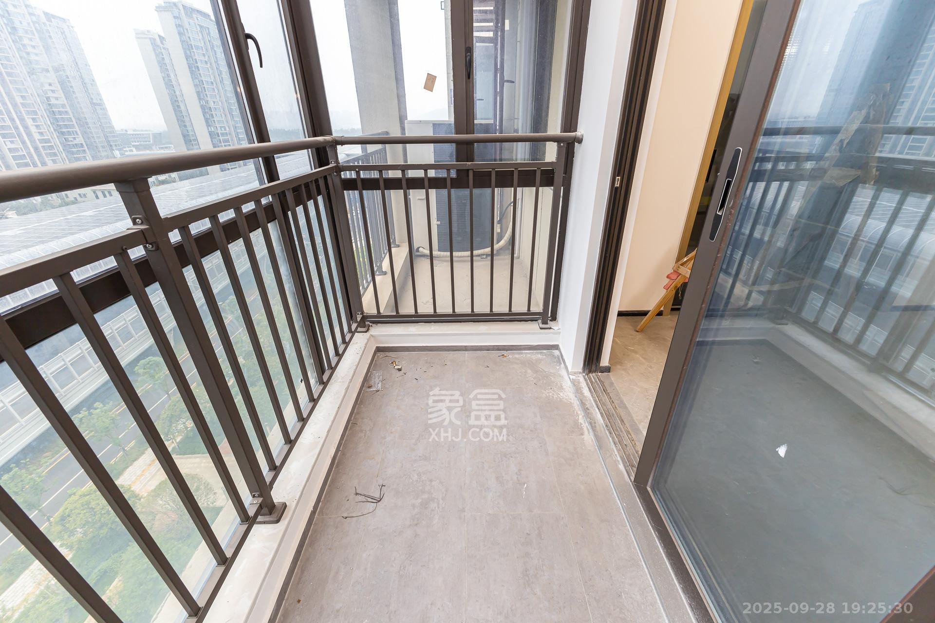 润和湘江天地天悦湾 4室2厅2卫 210.0万 润和湘江天地天悦湾 4室2厅2卫 210.0万阳台