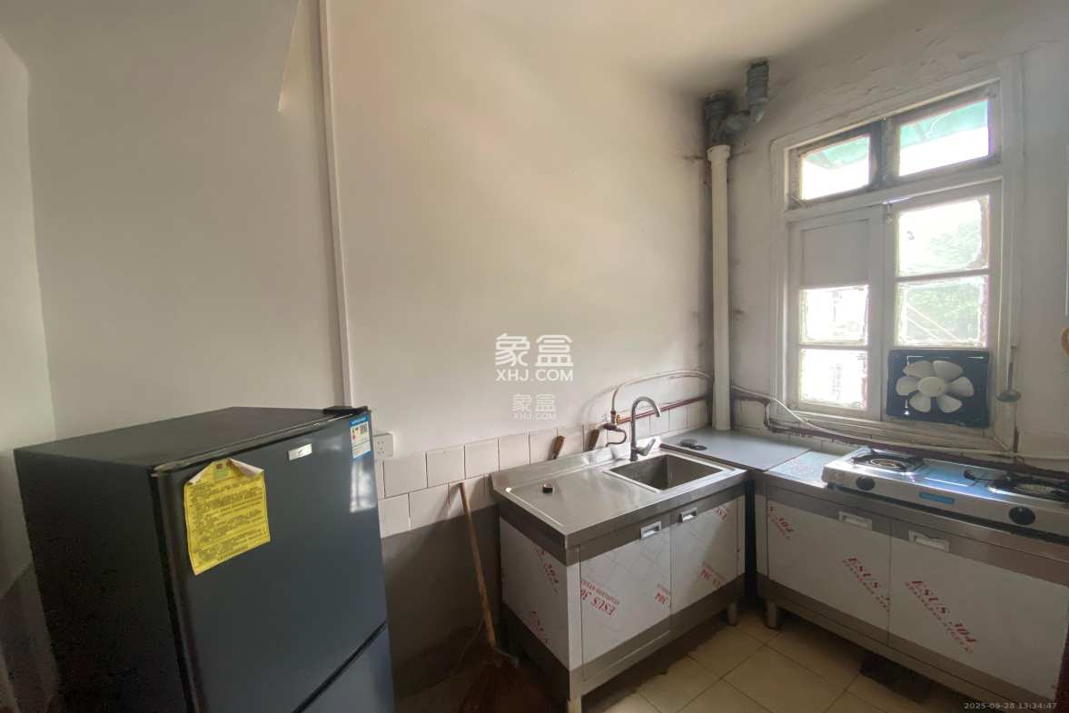 茶园坡社区(原王家冲社区) 2室1厅1卫 1300.0元/月 茶园坡社区(原王家冲社区) 2室1厅1卫 1300.0元/月室内图