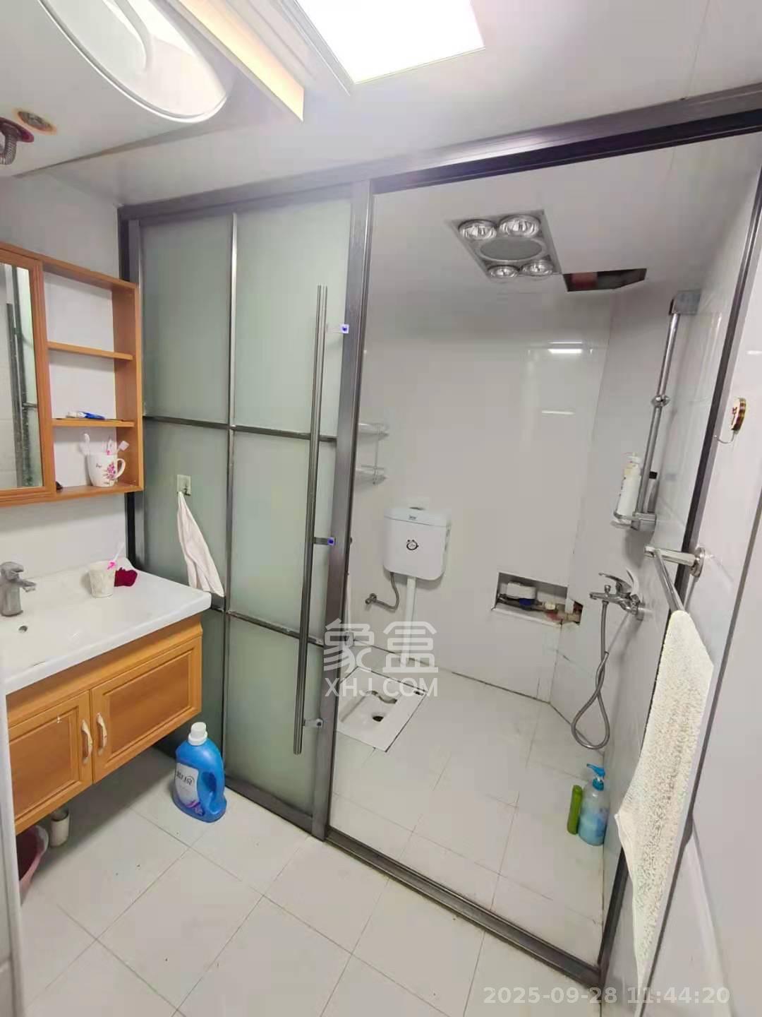 雷锋机电市场一期  2室2厅1卫   1300.00元/月室内图