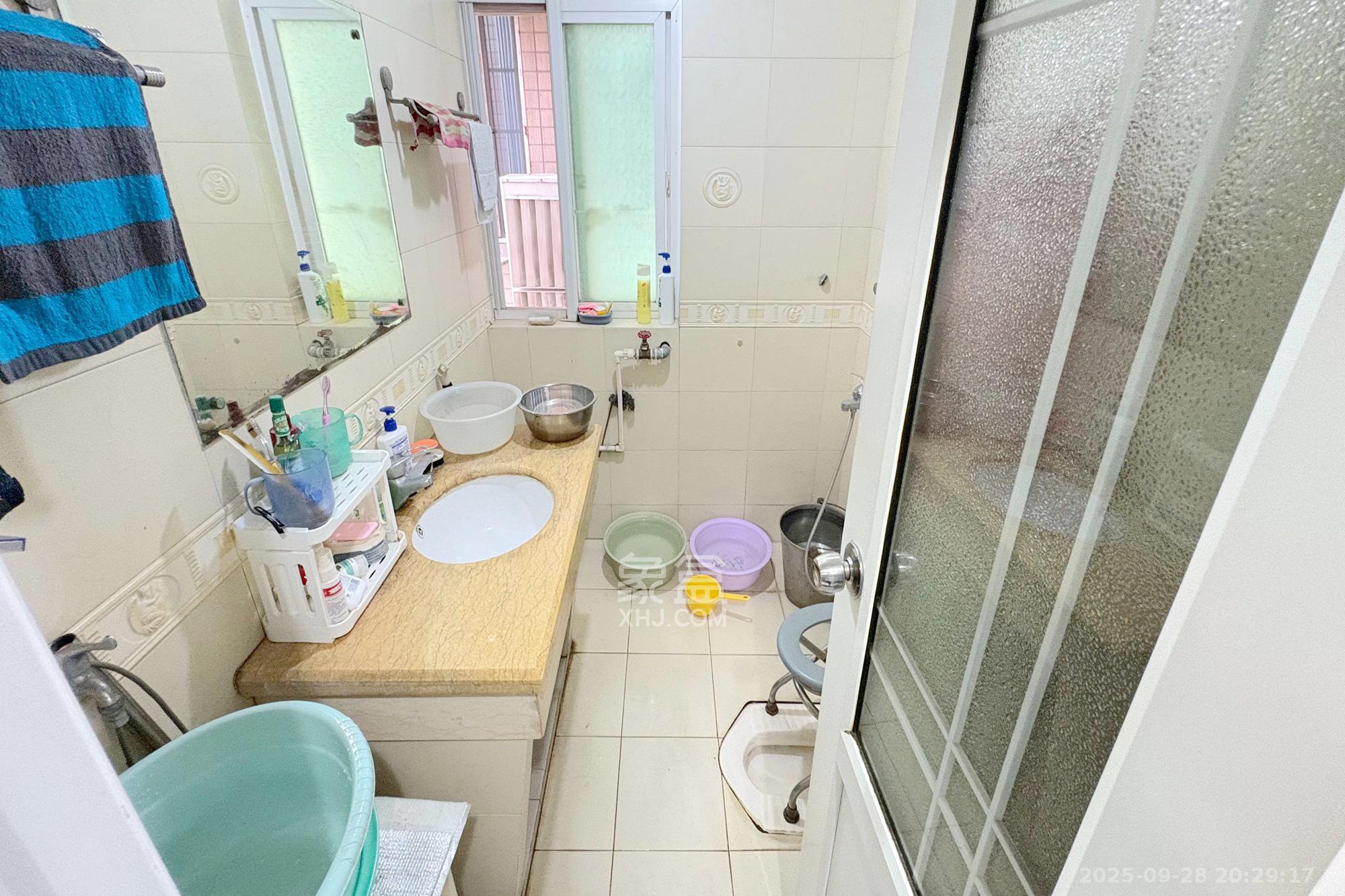 京电花园 3室2厅2卫 122.0万 京电花园 3室2厅2卫 122.0万卫生间