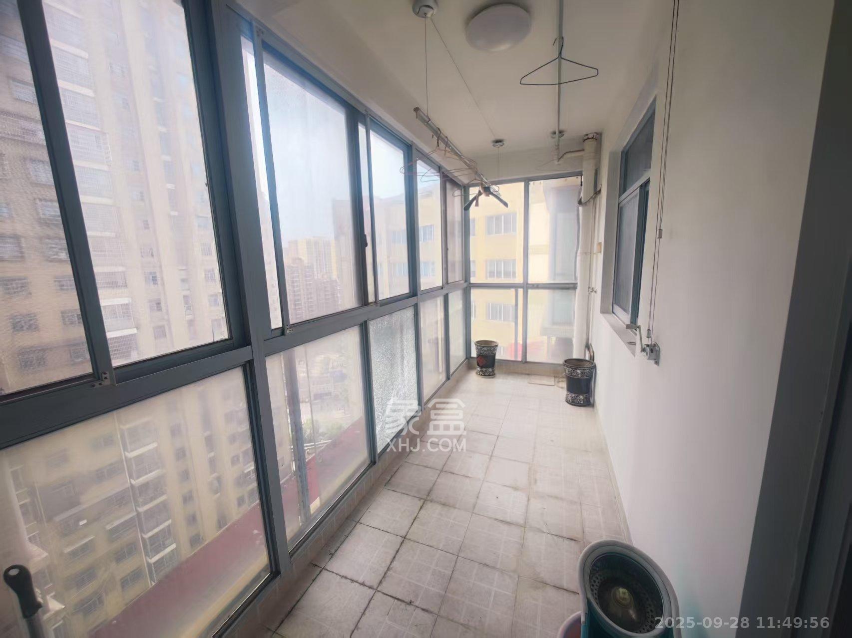 天天向上  1室2厅1卫    2100.0元/月室内图