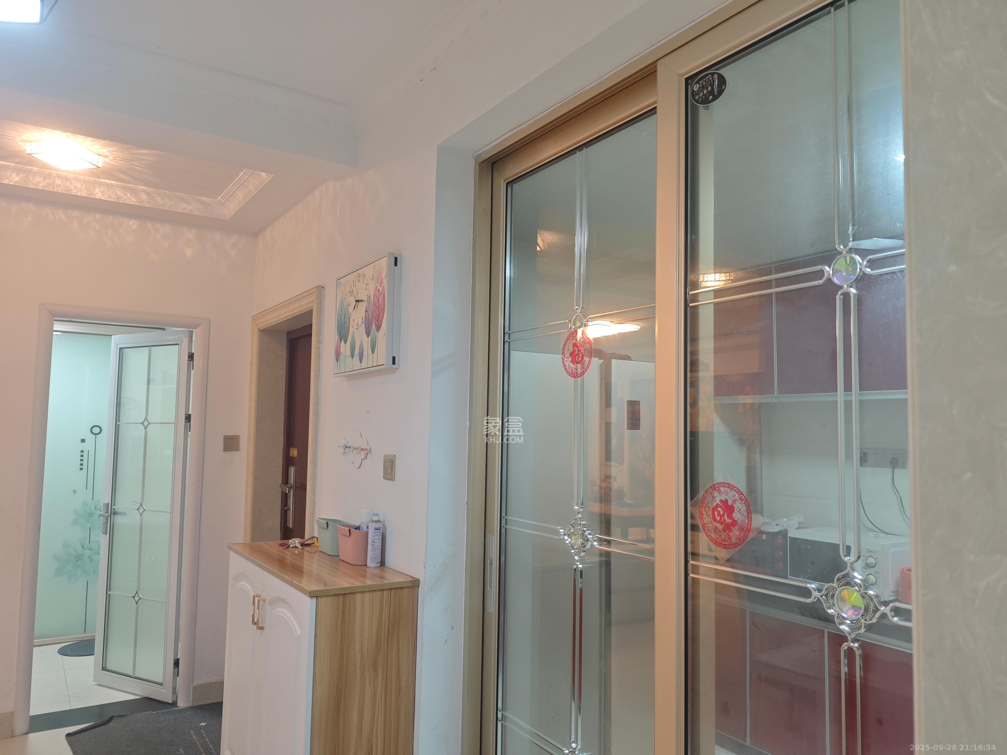 凯富漫城 3室2厅2卫 1400.0元/月 凯富漫城 3室2厅2卫 1400.0元/月室内图