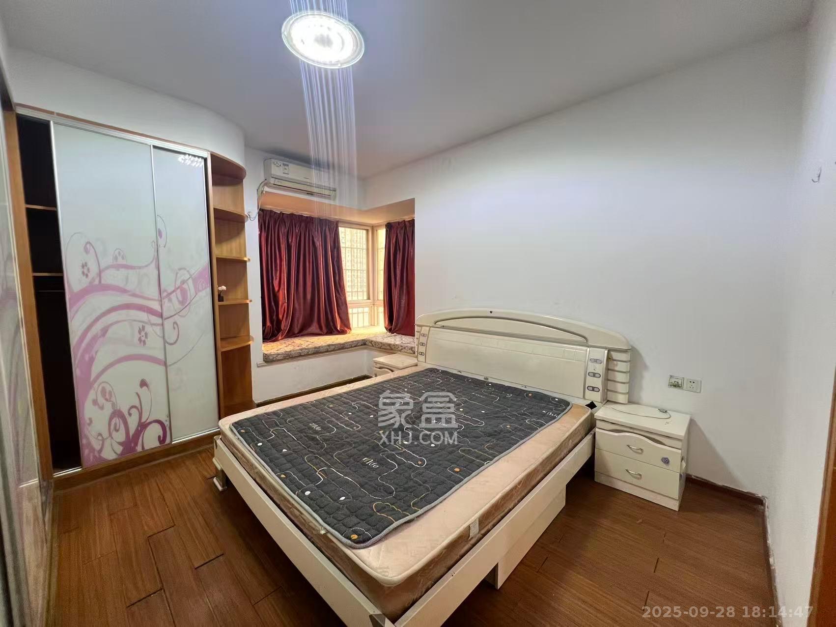 星沙教师公寓  3室2厅2卫    2000.0元/月室内图