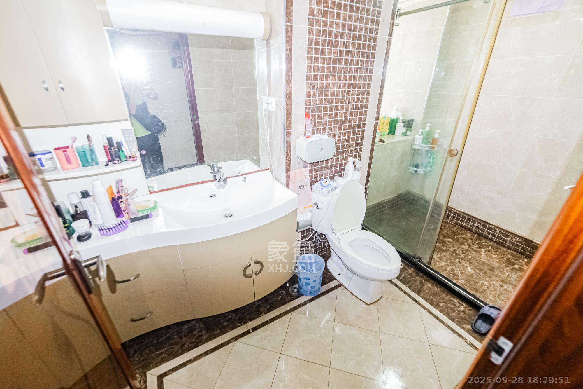 北辰三角洲D3区 5室2厅2卫 290.0万 北辰三角洲D3区 5室2厅2卫 290.0万卫生间