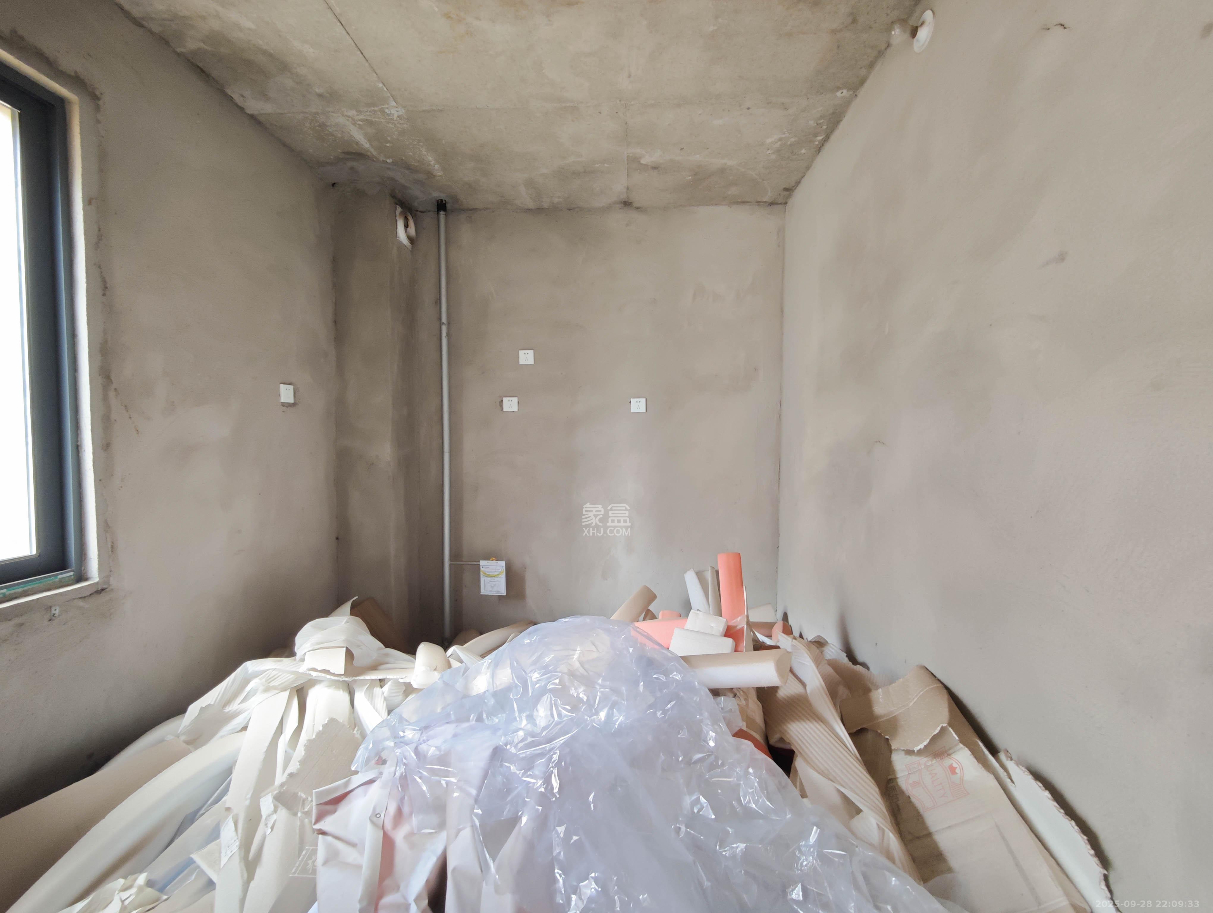 西湖鸿运佳苑 4室2厅2卫 135.0万 西湖鸿运佳苑 4室2厅2卫 135.0万其他