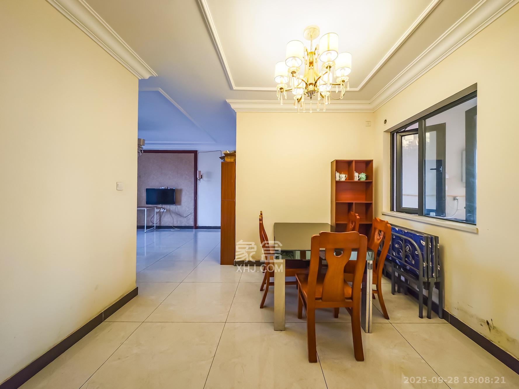 恒大御景天下城一期 4室2厅2卫 95.0万 恒大御景天下城一期 4室2厅2卫 95.0万客厅