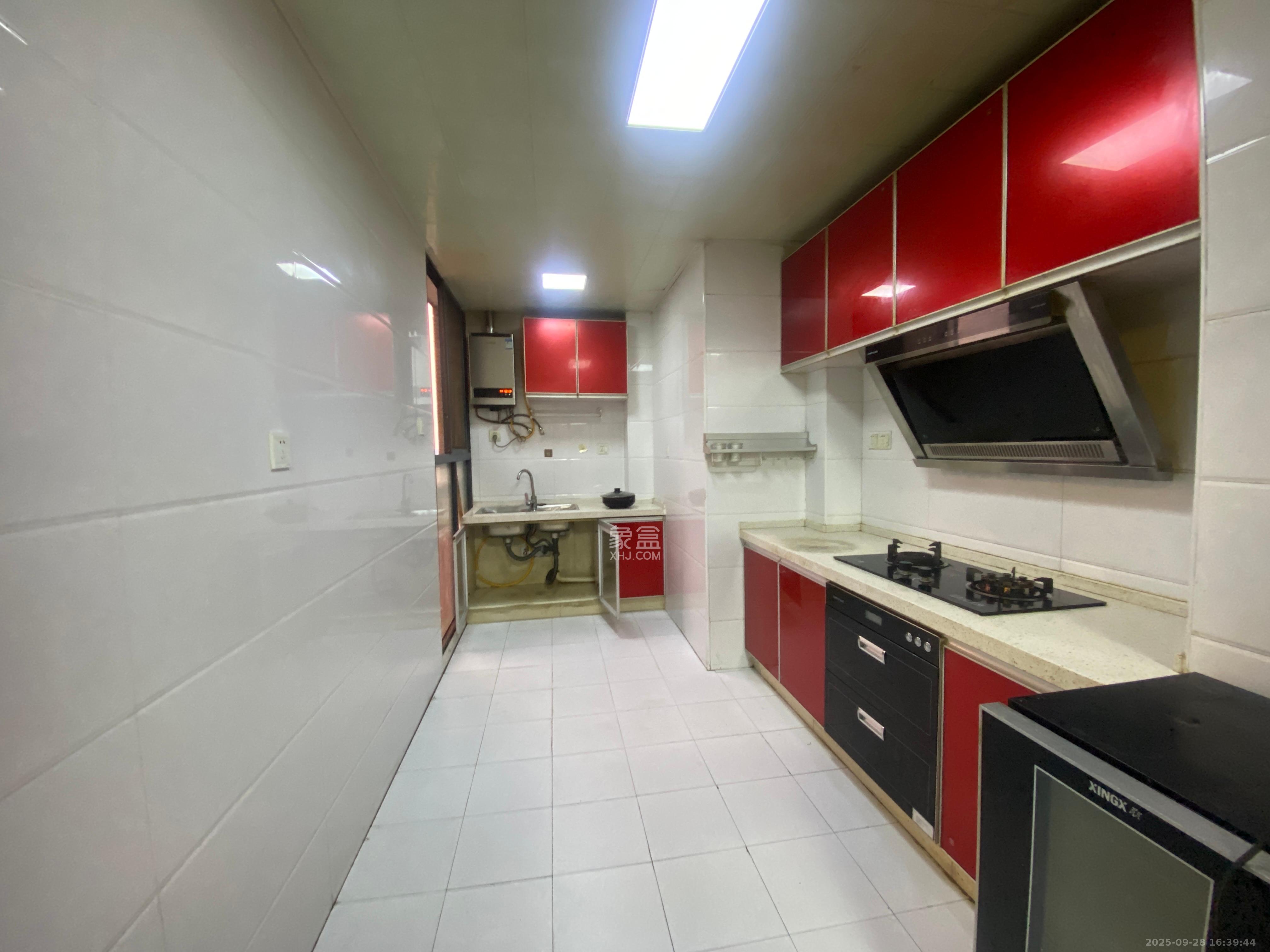 南庭城果 5室2厅2卫 2600.0元/月 南庭城果 5室2厅2卫 2600.0元/月室内图