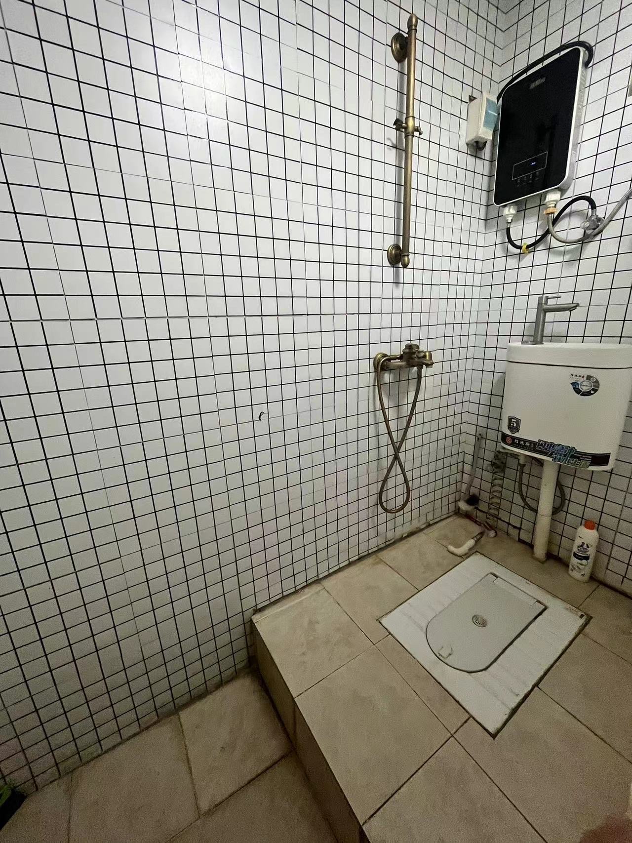 金海大厦(海秀西路) 1室0厅1卫 1200.0元/月 金海大厦(海秀西路) 1室0厅1卫 1200.0元/月室内图