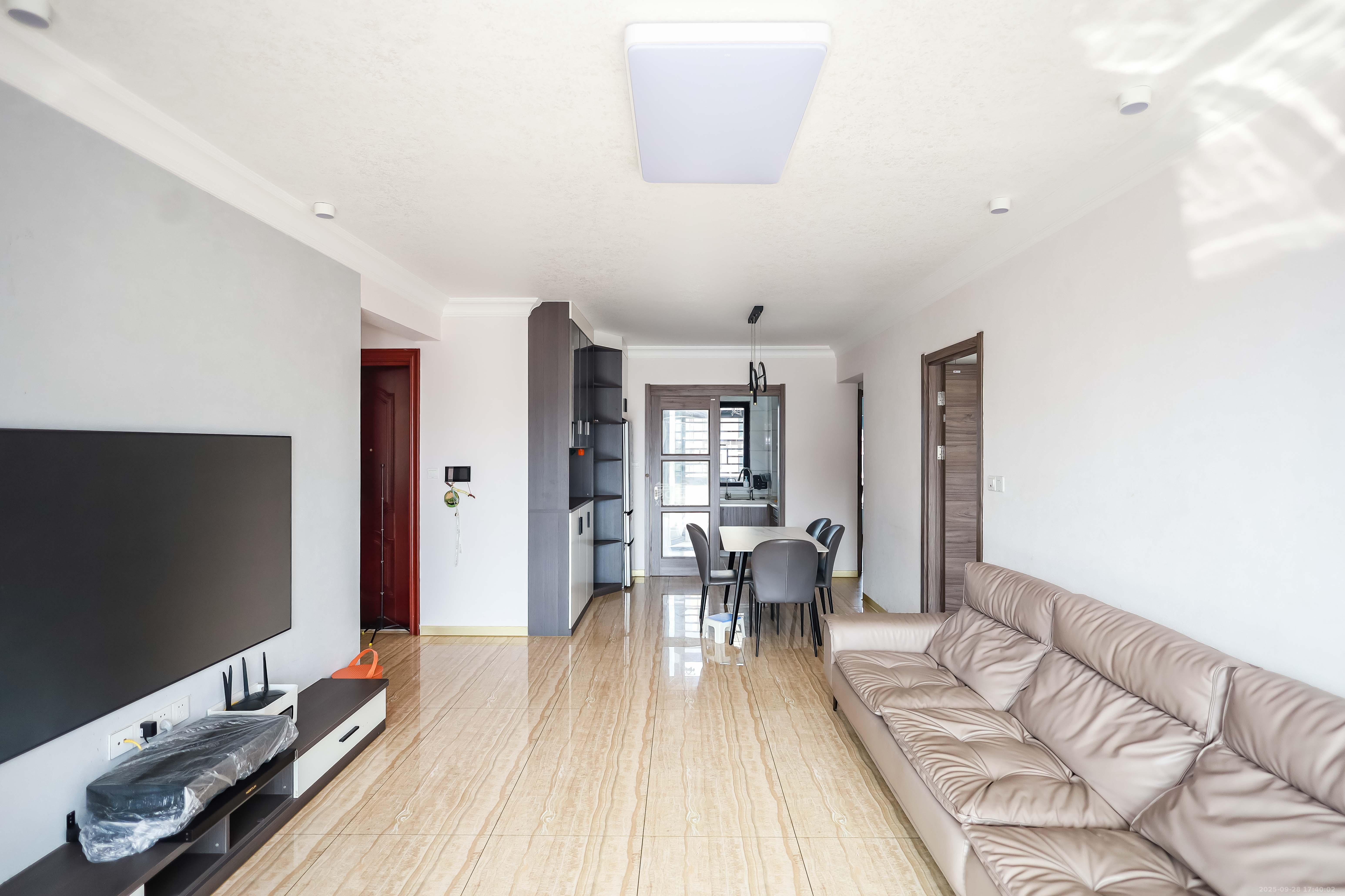 碧桂园荟隽棠  3室2厅2卫    98.0万客厅