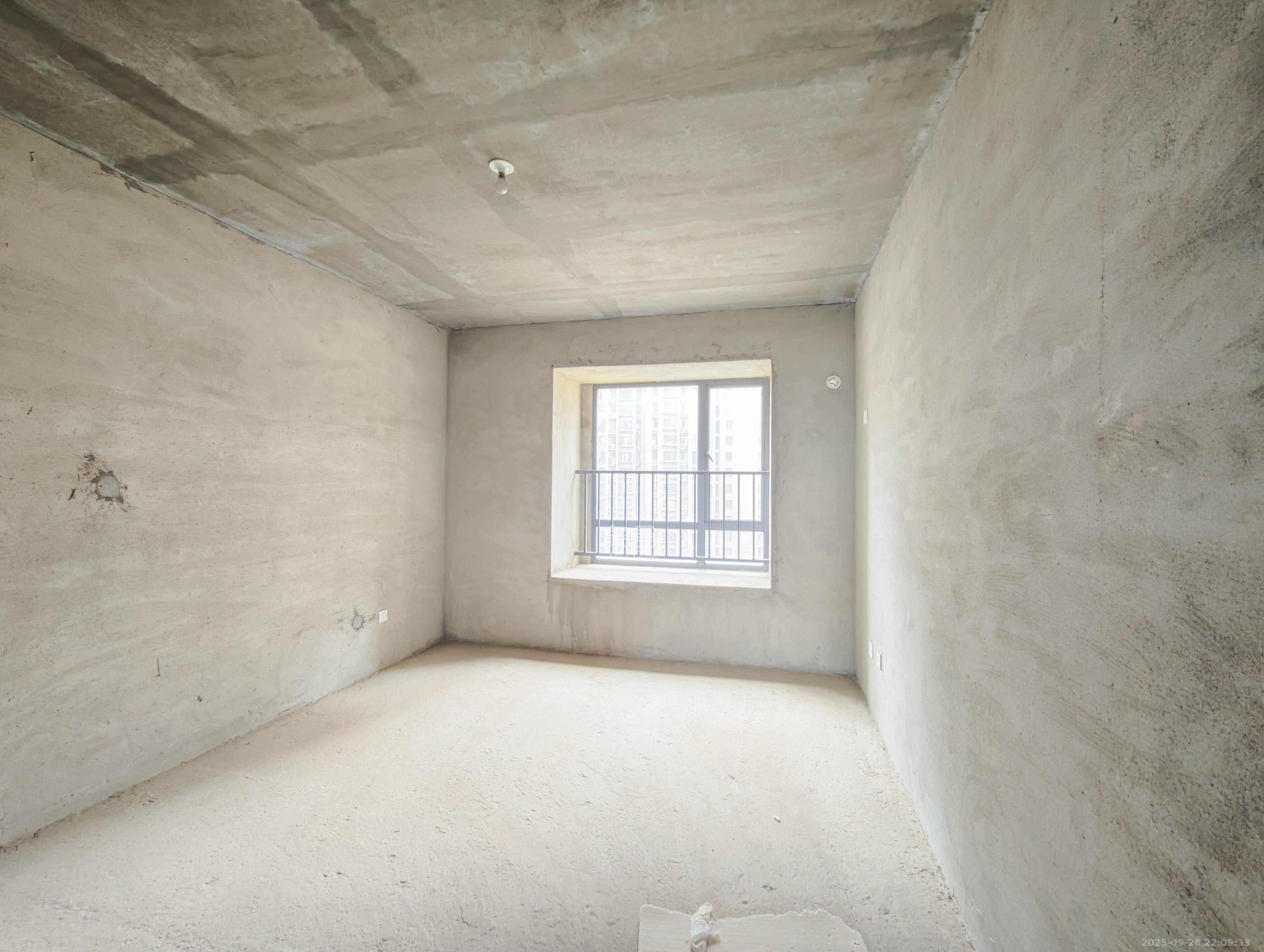 西湖鸿运佳苑 4室2厅2卫 135.0万 西湖鸿运佳苑 4室2厅2卫 135.0万卧室