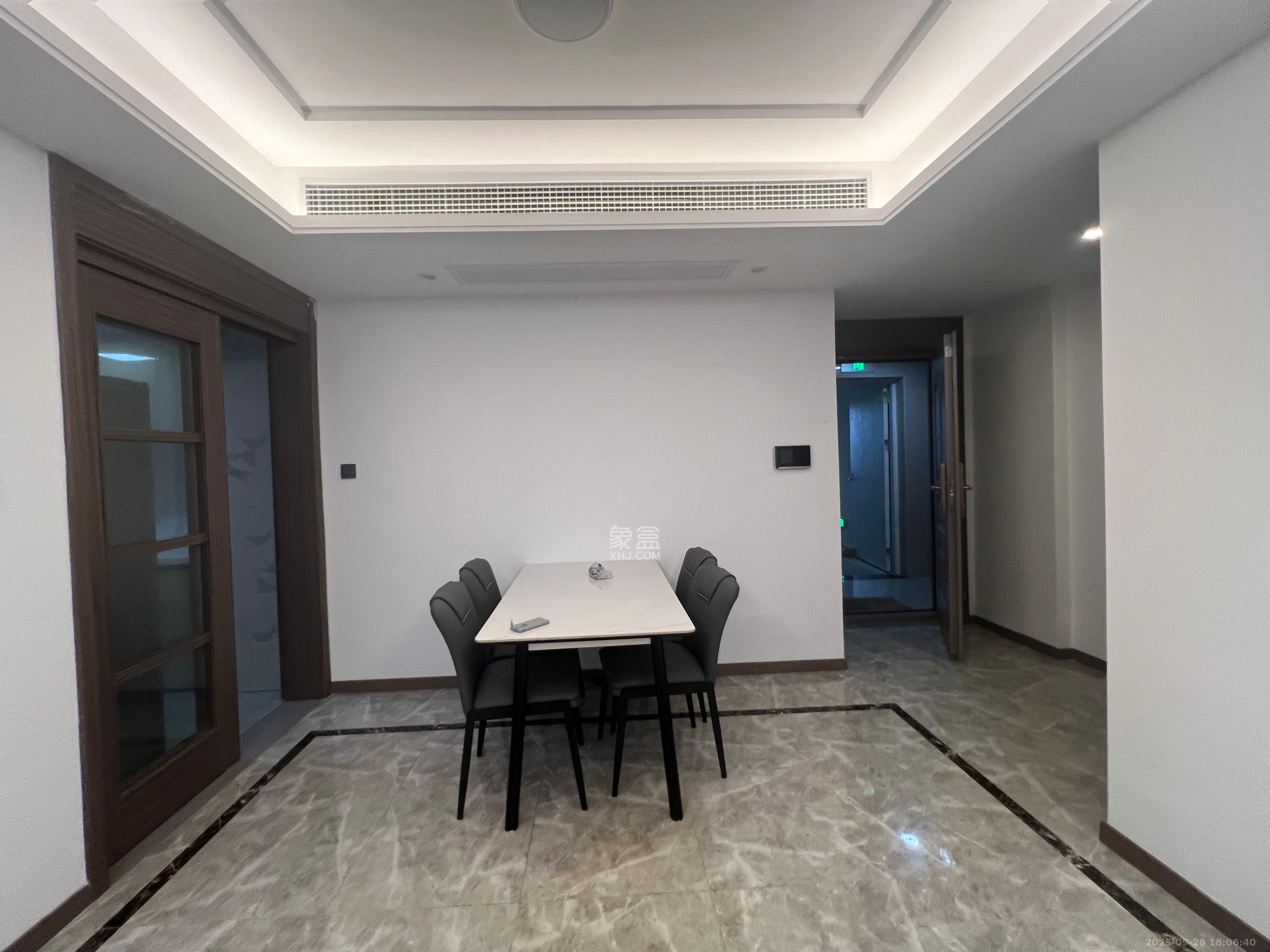 绿地V岛 3室2厅2卫 3500.0元/月 绿地V岛 3室2厅2卫 3500.0元/月室内图