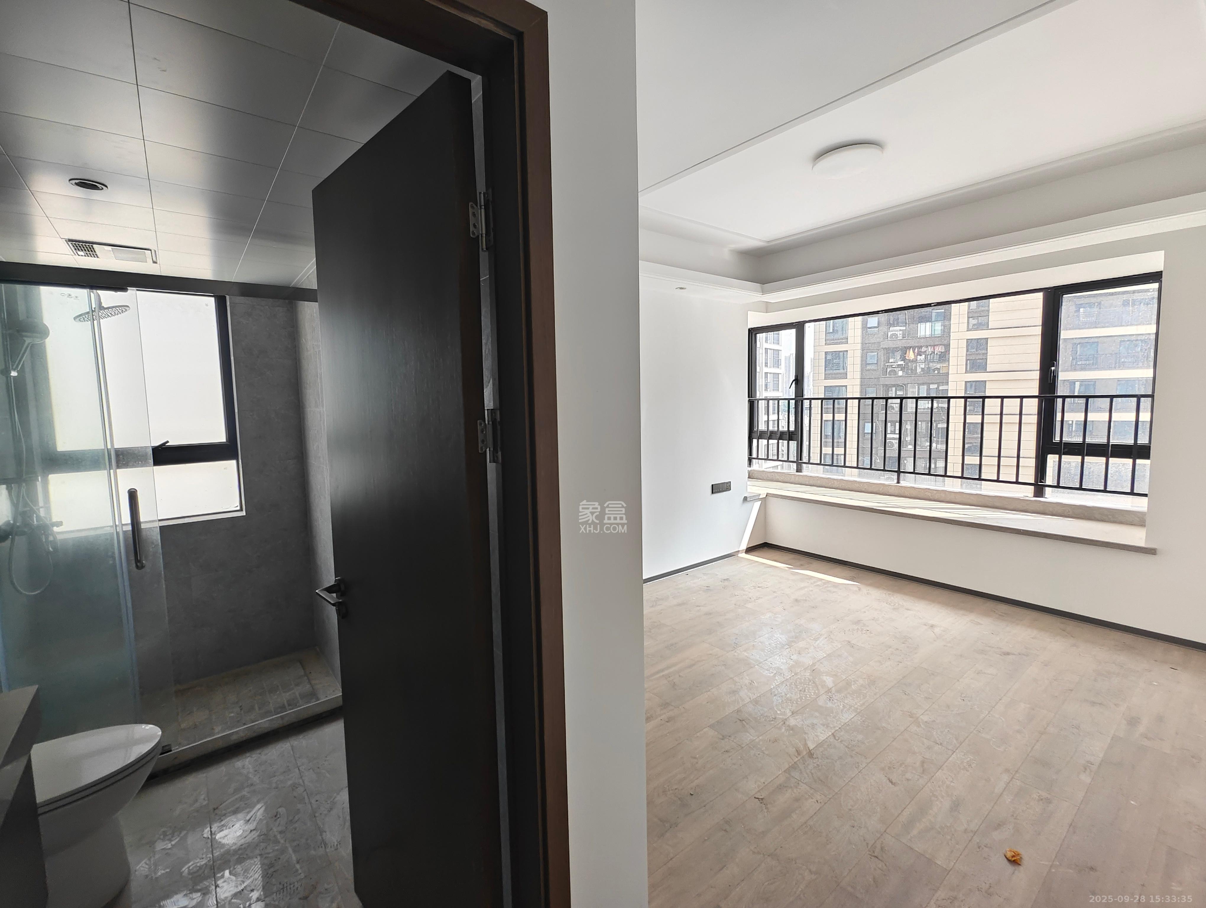 荣盛锦绣学府 4室2厅2卫 2700.0元/月 荣盛锦绣学府 4室2厅2卫 2700.0元/月室内图