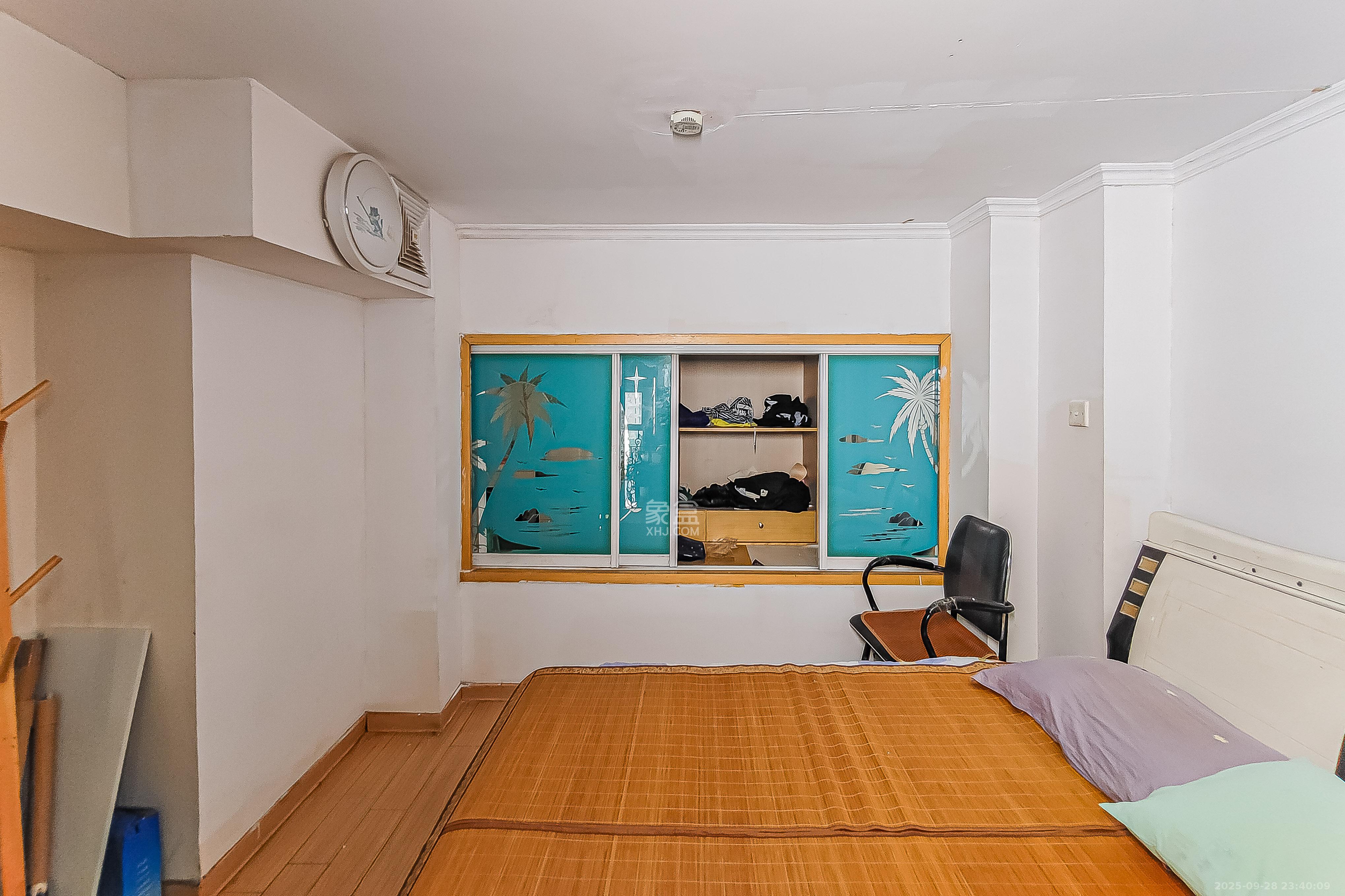 他城(天鸿时代公寓) 2室1厅1卫 28.8万 他城(天鸿时代公寓) 2室1厅1卫 28.8万卧室