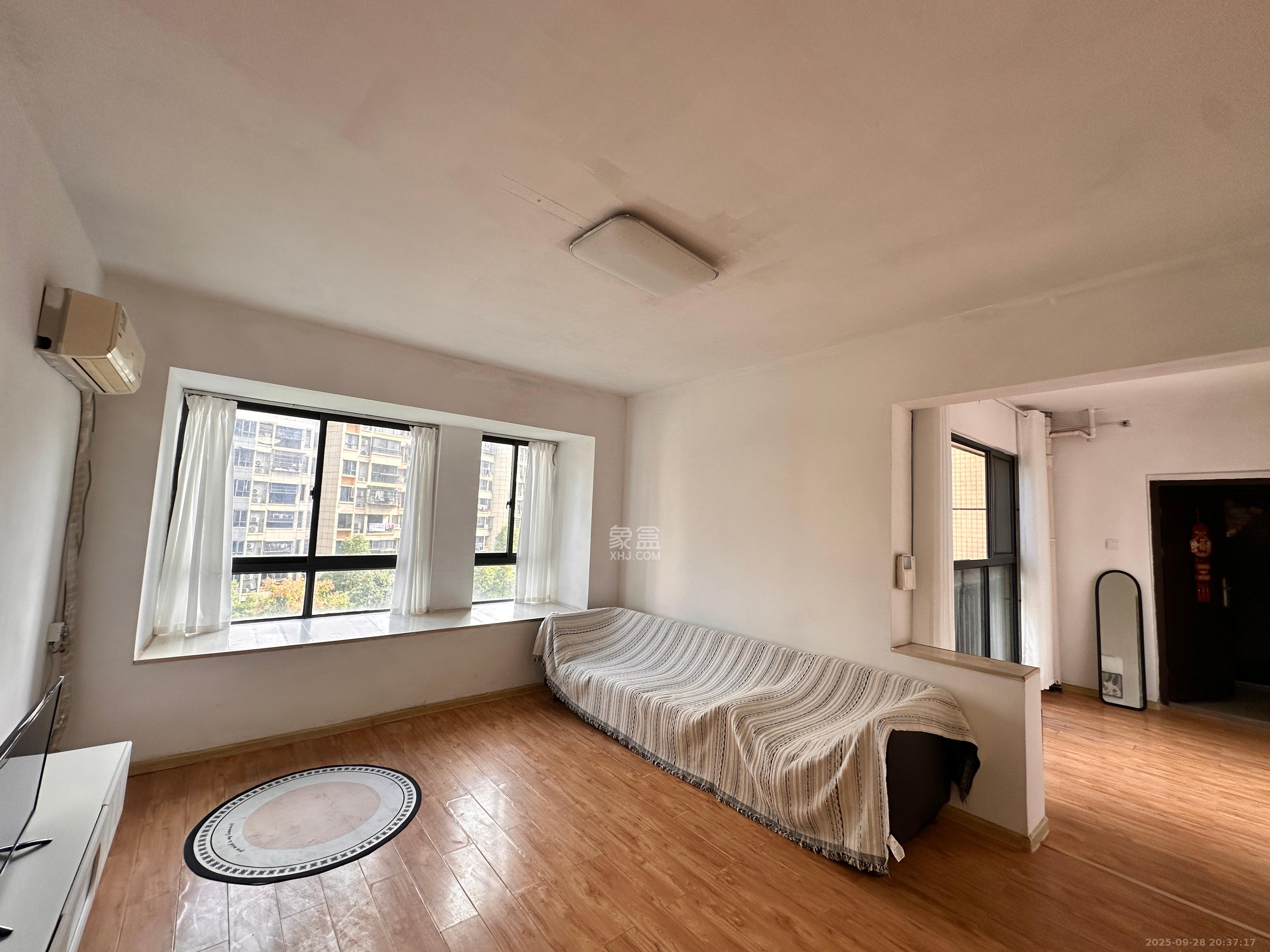 保利麓谷林语A区 3室2厅1卫 2300.0元/月 保利麓谷林语A区 3室2厅1卫 2300.0元/月室内图