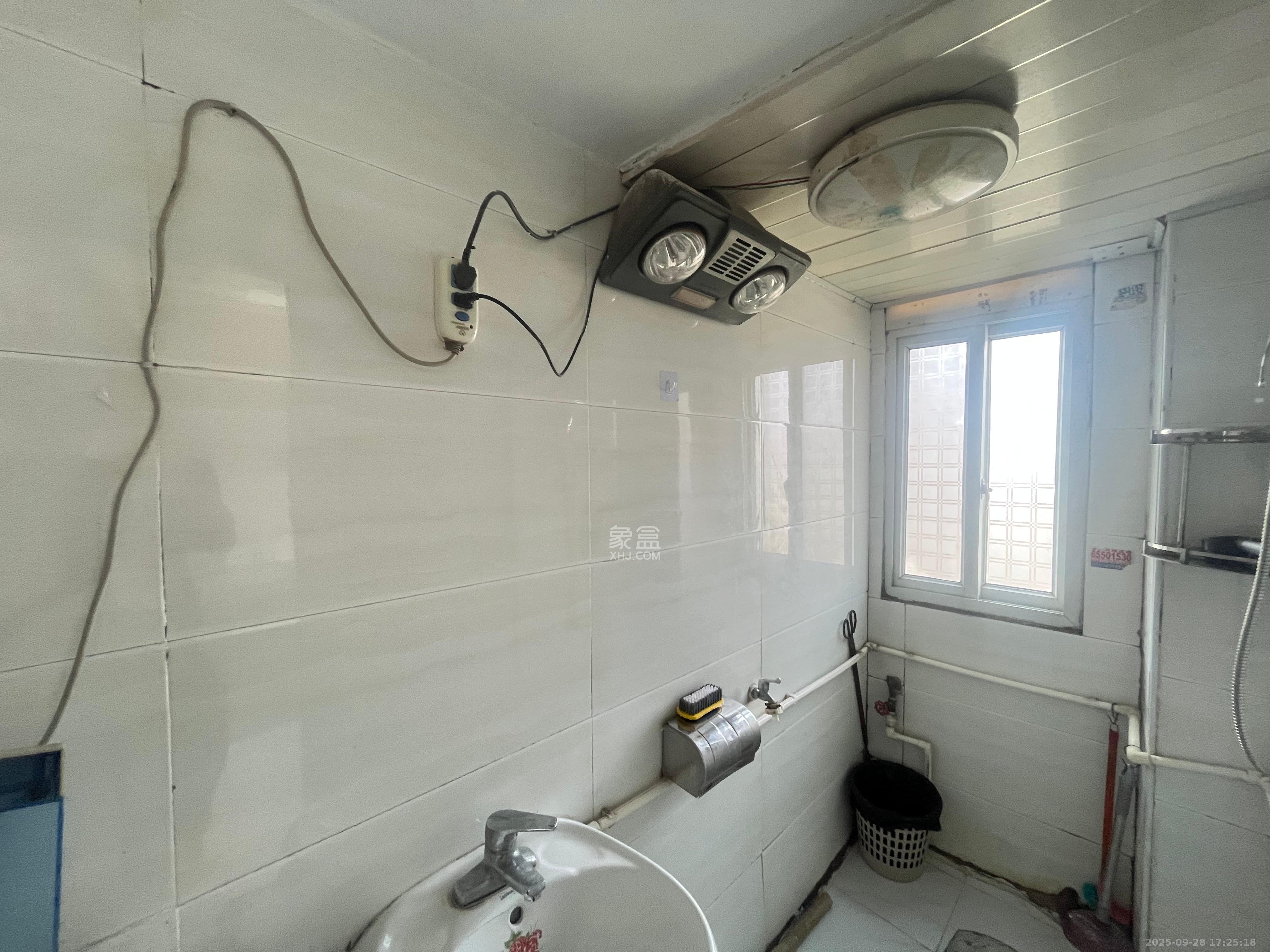 红旗区三片 1室1厅1卫 1200.0元/月 红旗区三片 1室1厅1卫 1200.0元/月室内图