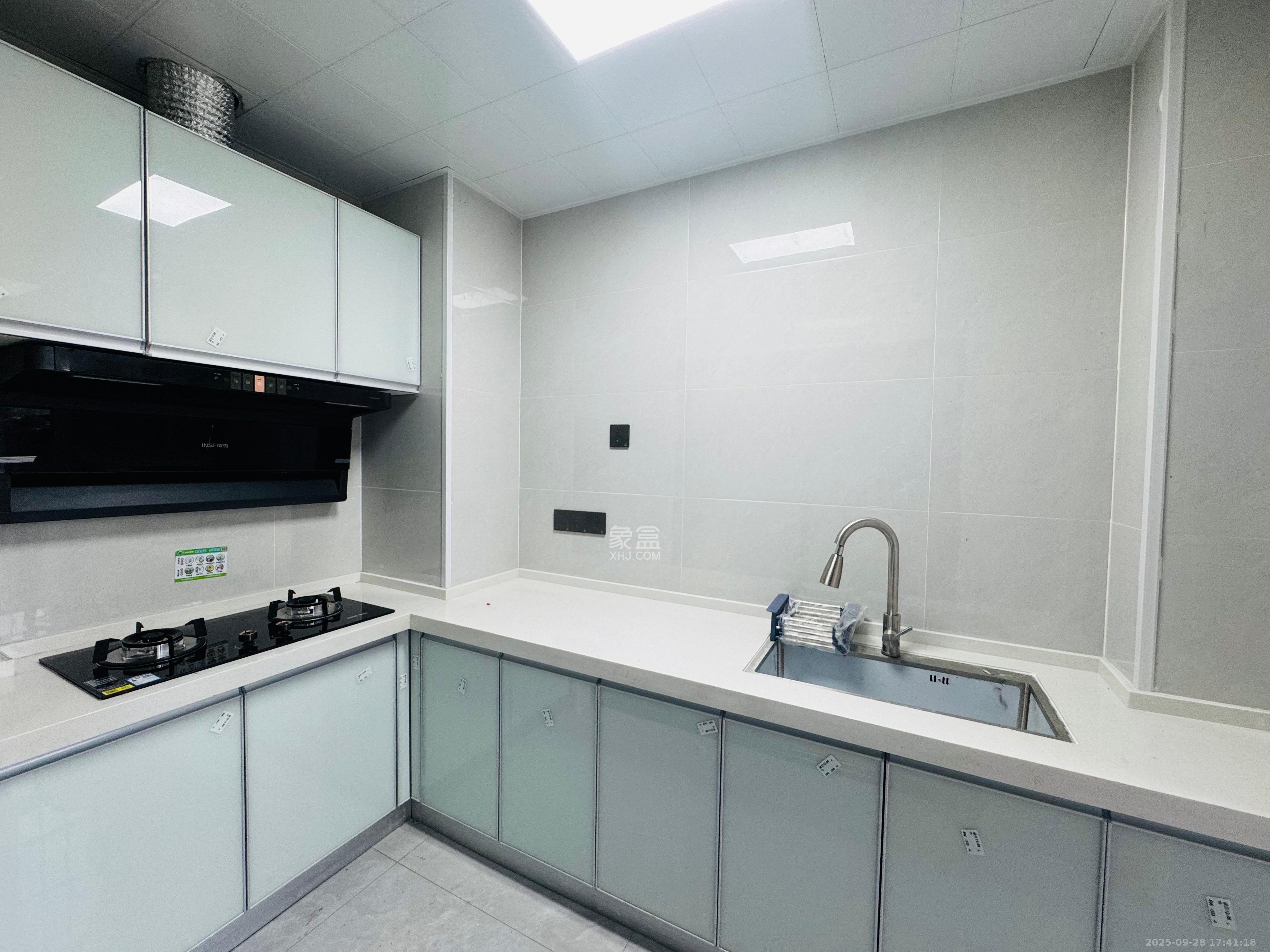 岳华嘉园 3室2厅1卫 2600.0元/月 岳华嘉园 3室2厅1卫 2600.0元/月室内图