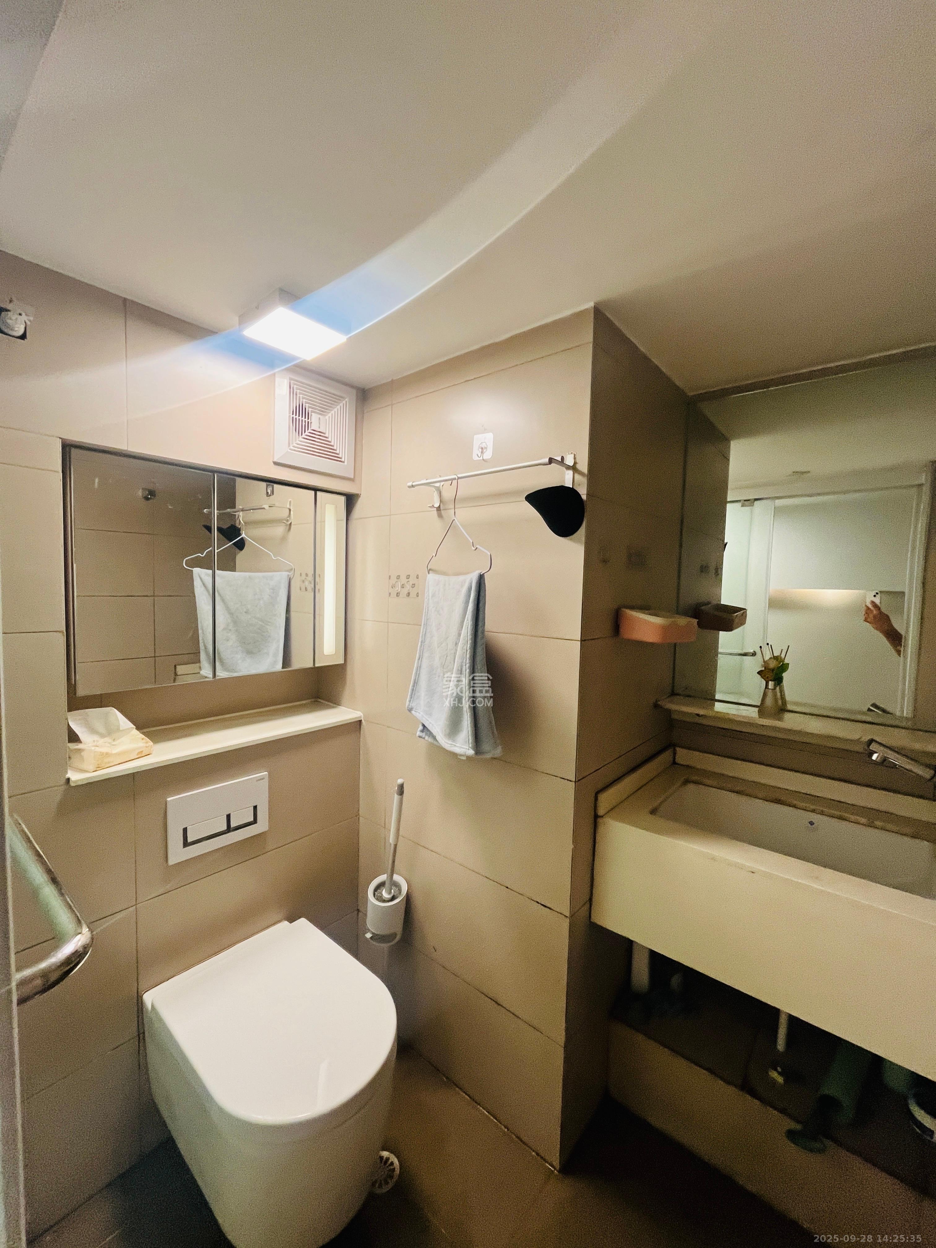 时代年华 1室1厅1卫 1300.00元/月 时代年华 1室1厅1卫 1300.00元/月室内图