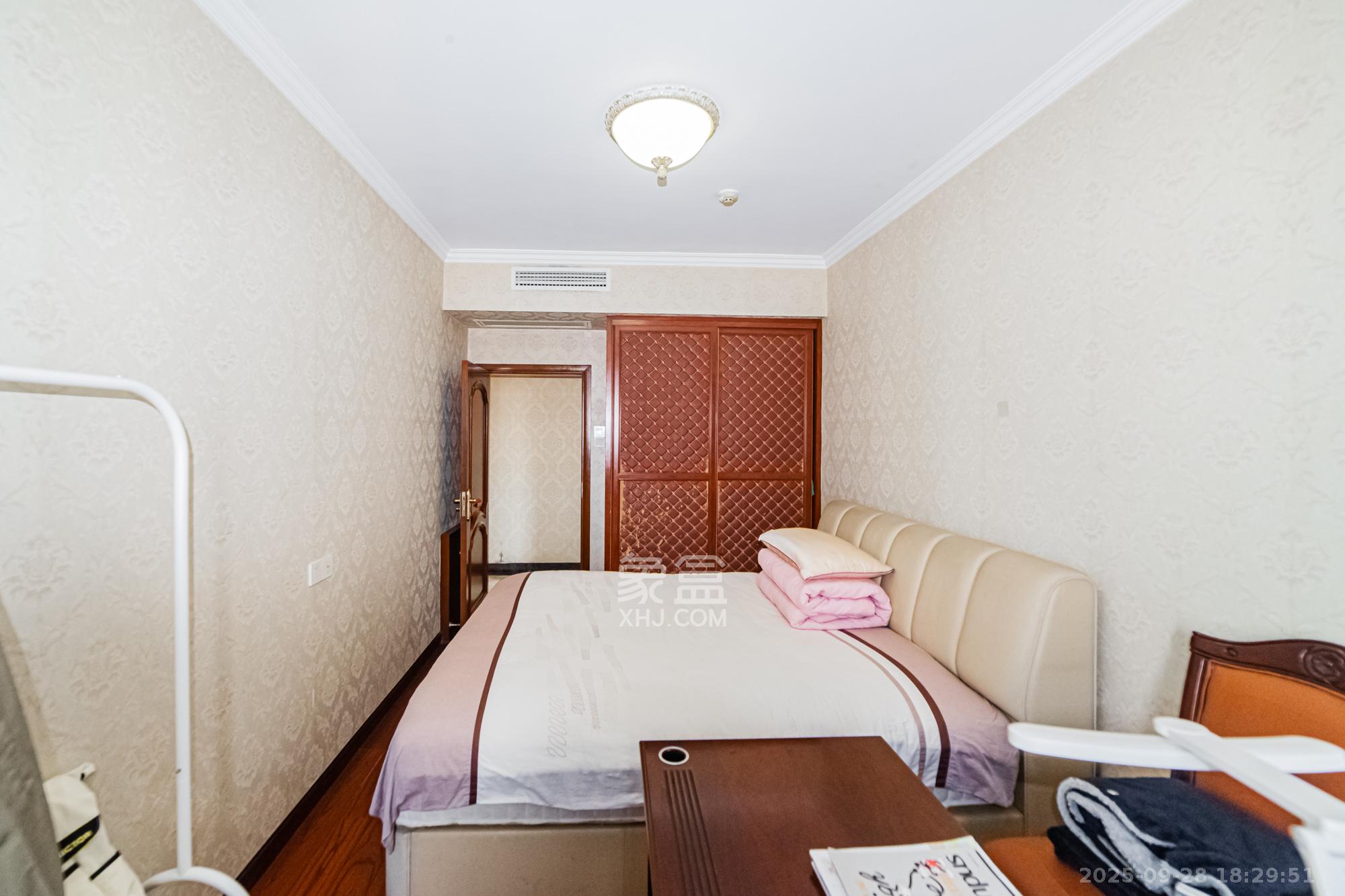 北辰三角洲D3区 5室2厅2卫 290.0万 北辰三角洲D3区 5室2厅2卫 290.0万卧室