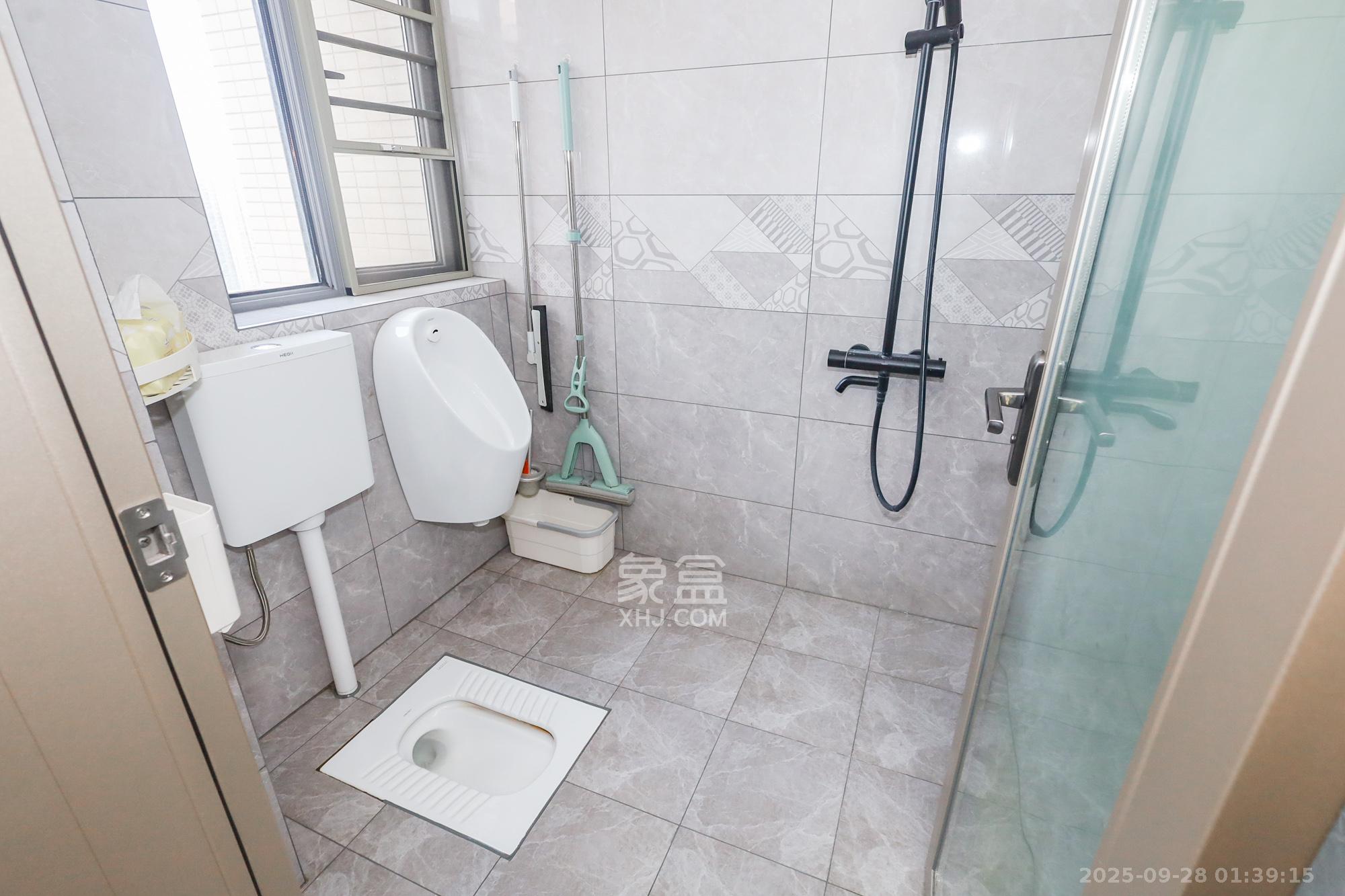 八方小区B区 3室2厅2卫 420.0万 八方小区B区 3室2厅2卫 420.0万卫生间