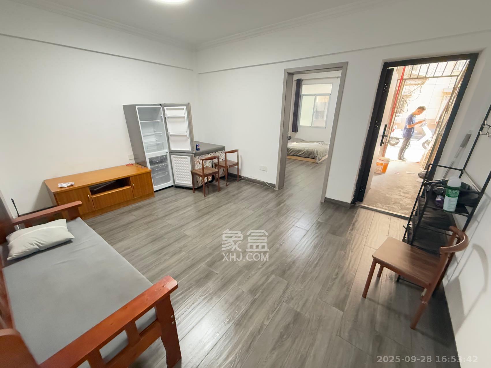 通泰街商居楼  2室1厅1卫   2100.00元/月