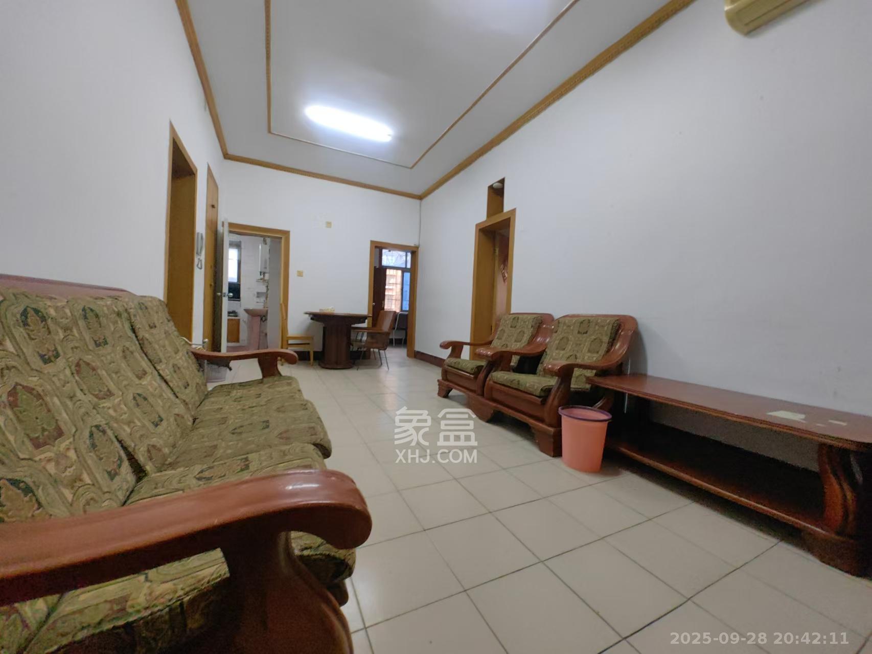 东塘电力院 3室2厅1卫 1800.0元/月 东塘电力院 3室2厅1卫 1800.0元/月室内图