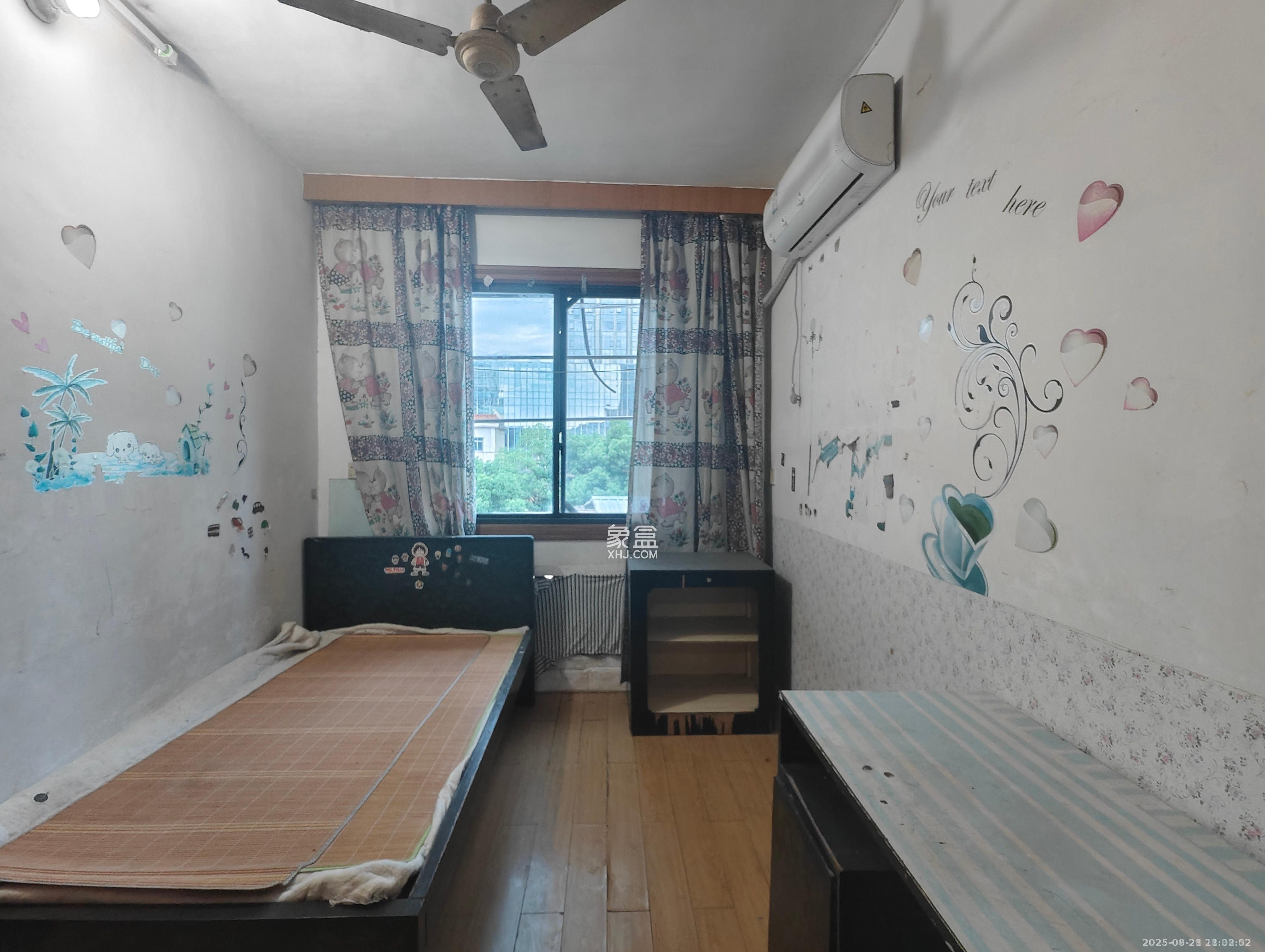 燕山街社区 4室2厅1卫 2200.0元/月 燕山街社区 4室2厅1卫 2200.0元/月室内图