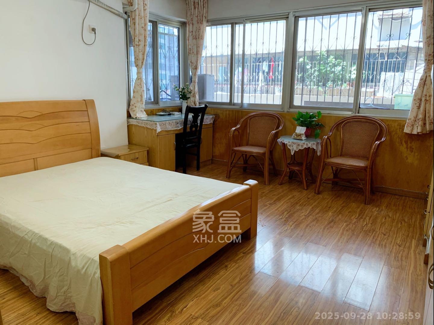 坡子街综合楼  1室1厅1卫   1700.00元/月室内图