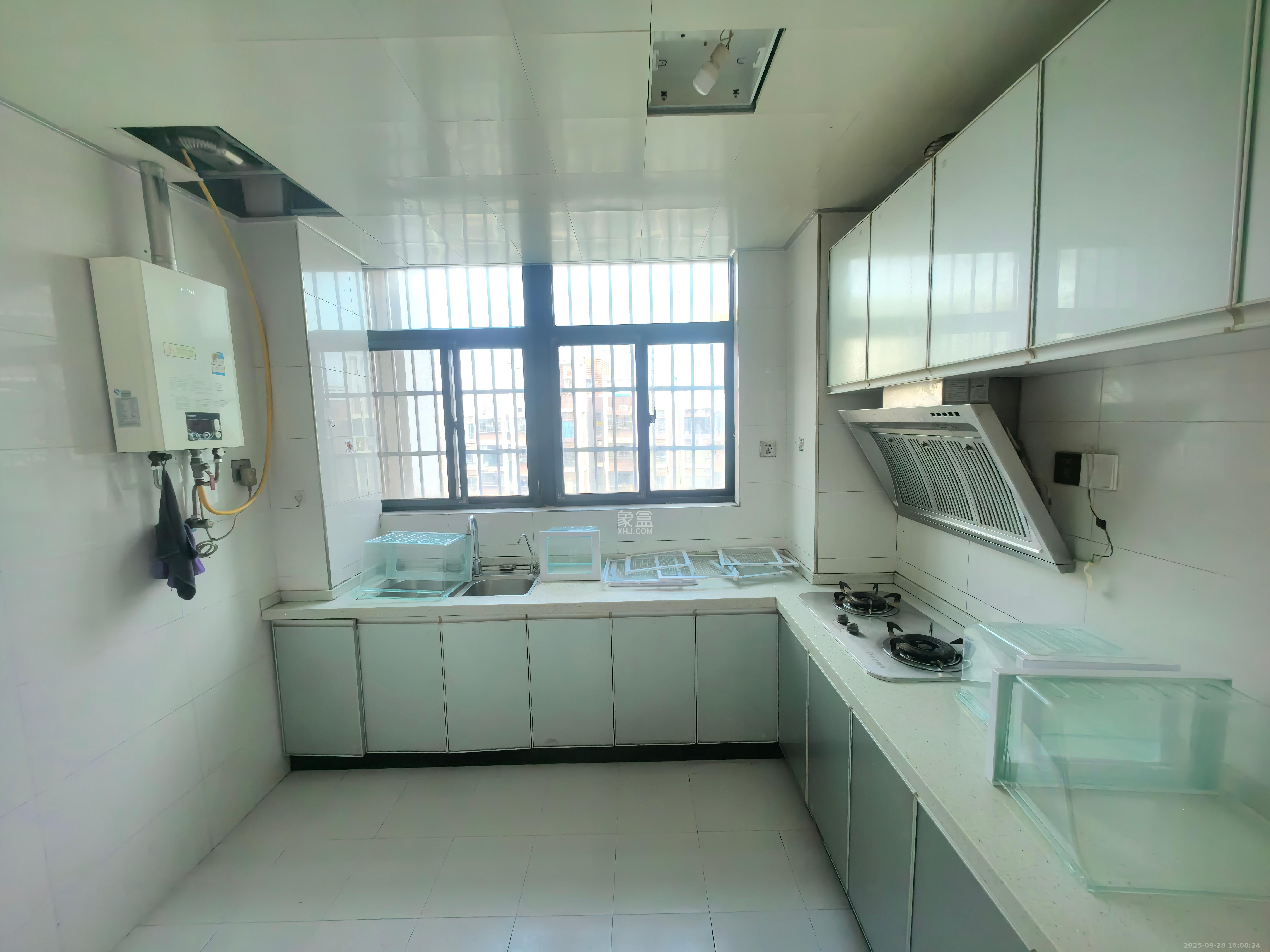 幸福里润城(幸福里二期) 3室2厅2卫 2000.00元/月 幸福里润城(幸福里二期) 3室2厅2卫 2000.00元/月室内图