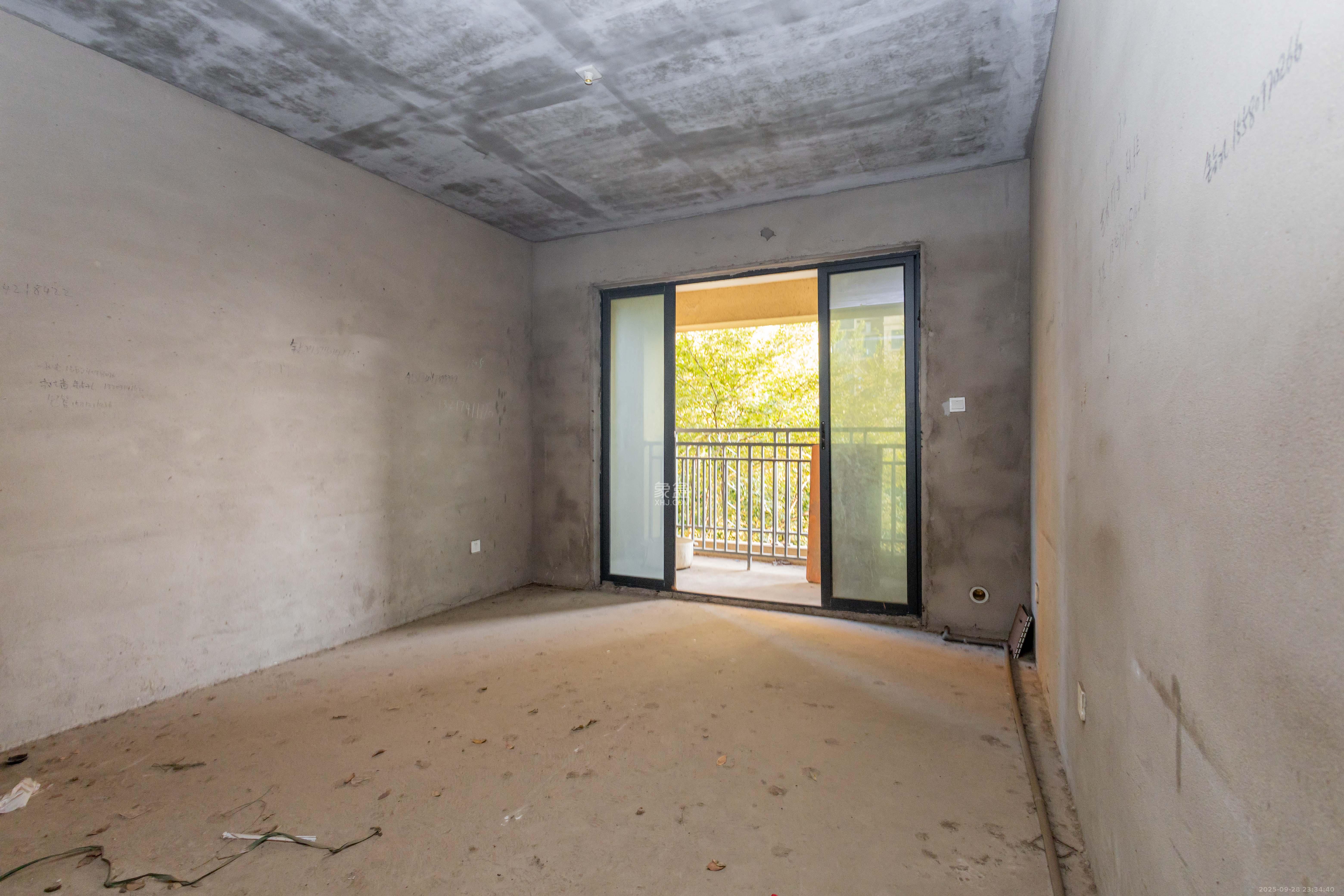 爵世名邸东湖(东湖壹号企业总部基地)  3室2厅2卫    77.9万 爵世名邸东湖(东湖壹号企业总部基地)  3室2厅2卫    77.9万客厅