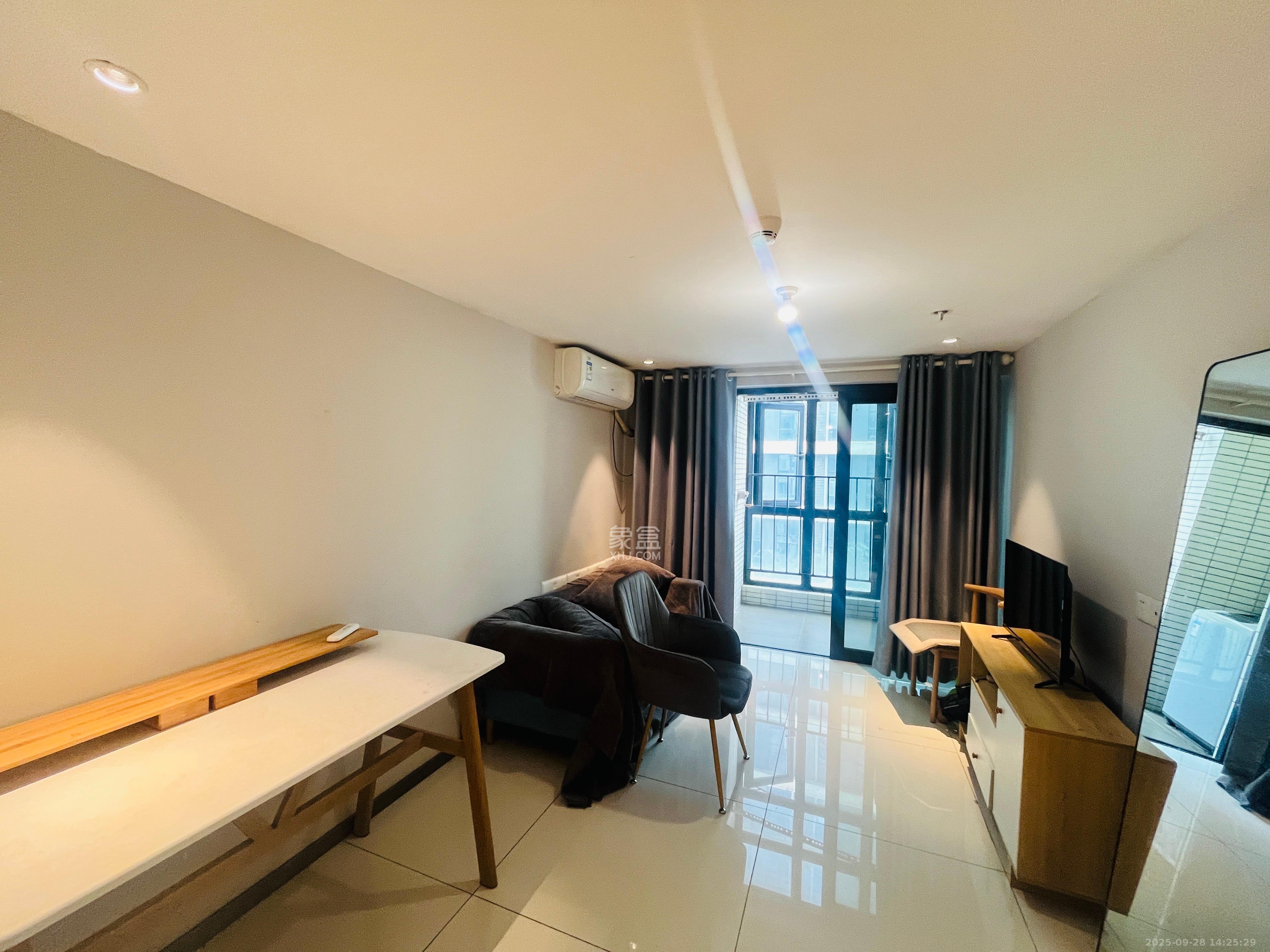 时代年华 1室1厅1卫 1300.00元/月 时代年华 1室1厅1卫 1300.00元/月室内图