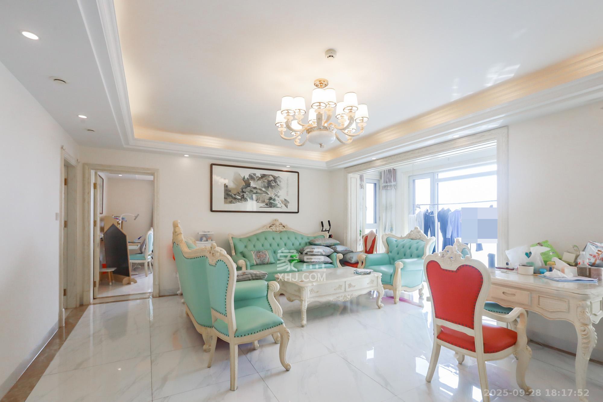 世茂外滩里(世茂铂翠湾三期)  4室2厅2卫    318.0万 世茂外滩里(世茂铂翠湾三期)  4室2厅2卫    318.0万