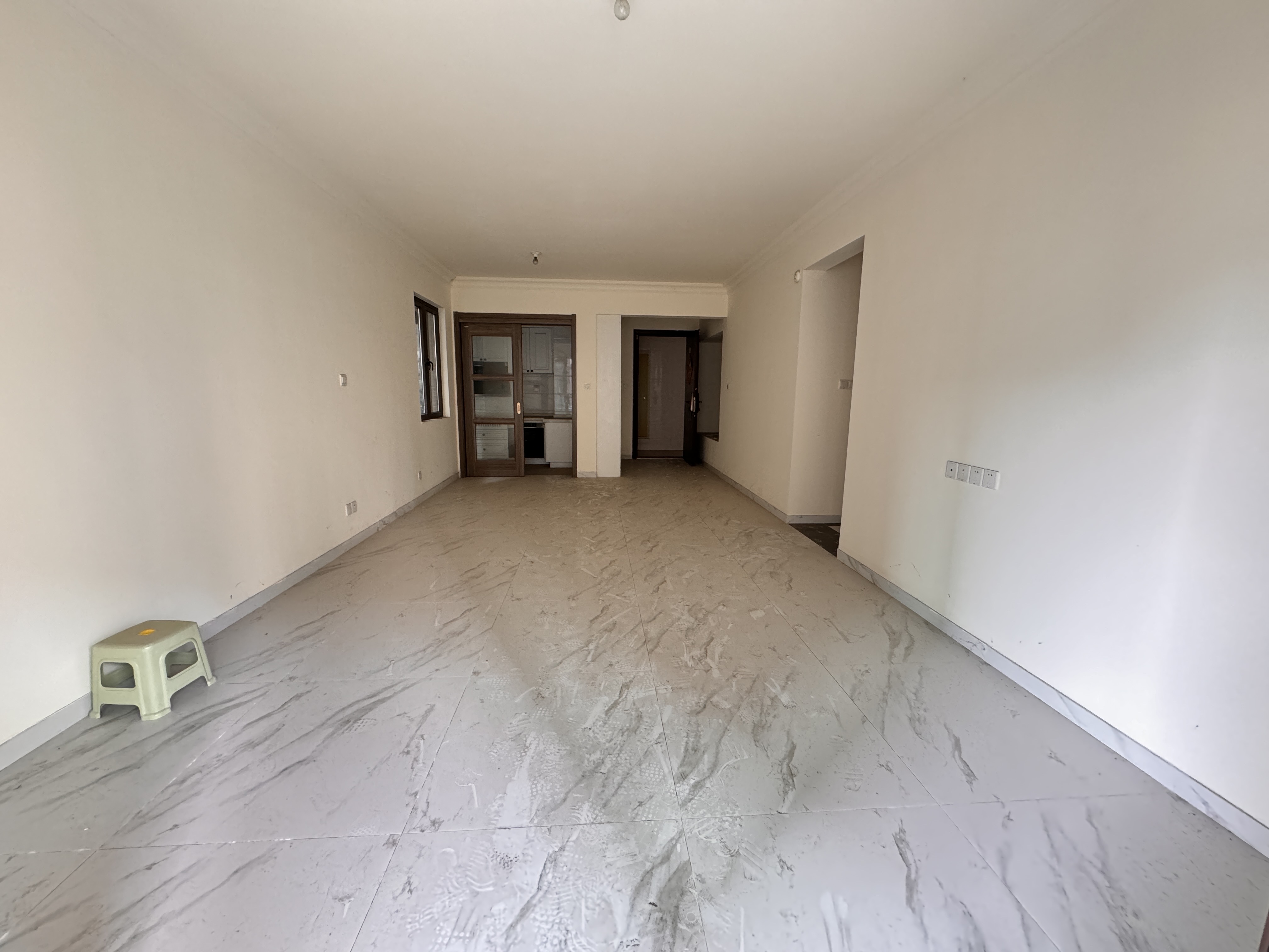 华耀碧桂园十里江湾誉峯 3室2厅2卫 2000.0元/月 华耀碧桂园十里江湾誉峯 3室2厅2卫 2000.0元/月室内图