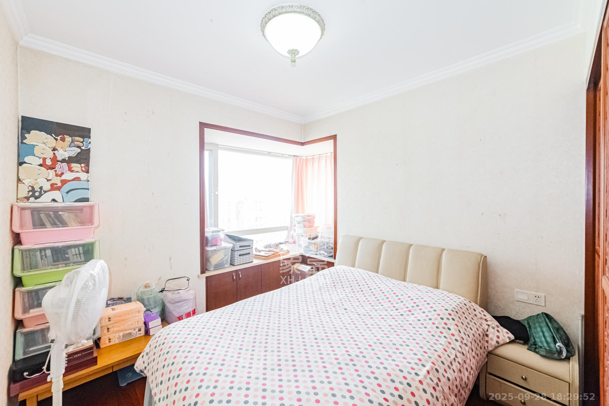 北辰三角洲D3区 5室2厅2卫 290.0万 北辰三角洲D3区 5室2厅2卫 290.0万卧室