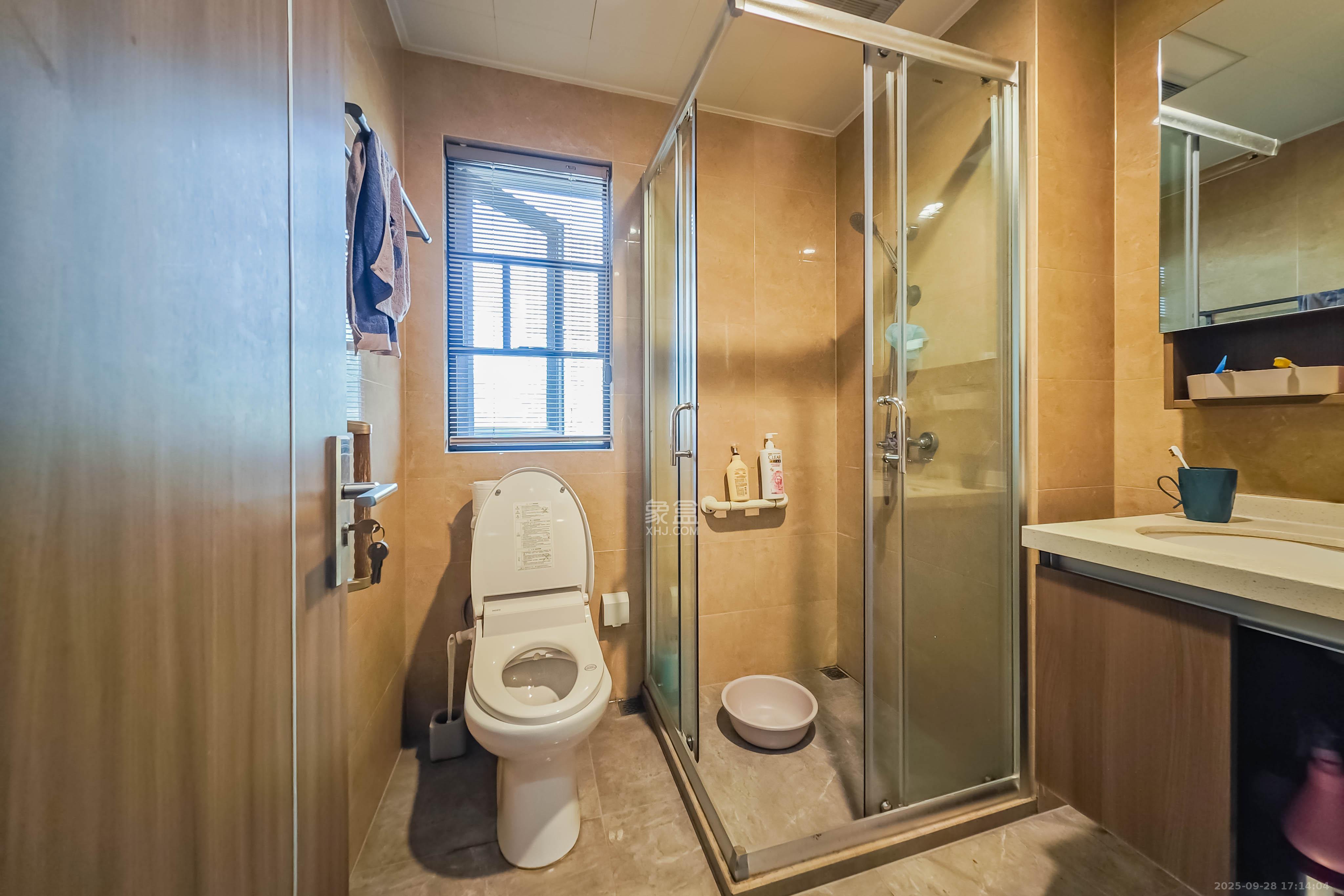 保利茉莉公馆  4室2厅2卫    182.0万卫生间