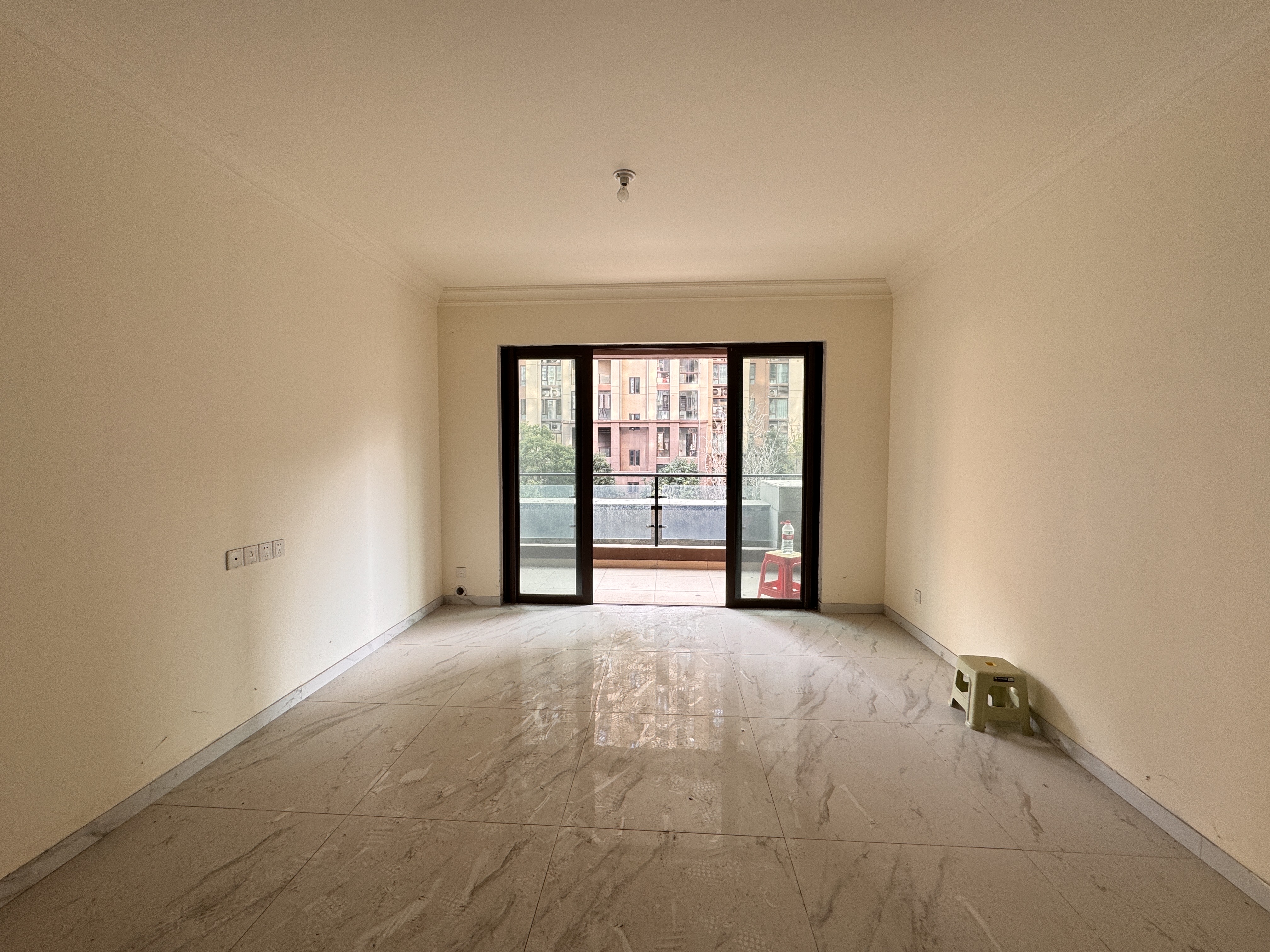 华耀碧桂园十里江湾誉峯 3室2厅2卫 2000.0元/月 华耀碧桂园十里江湾誉峯 3室2厅2卫 2000.0元/月室内图