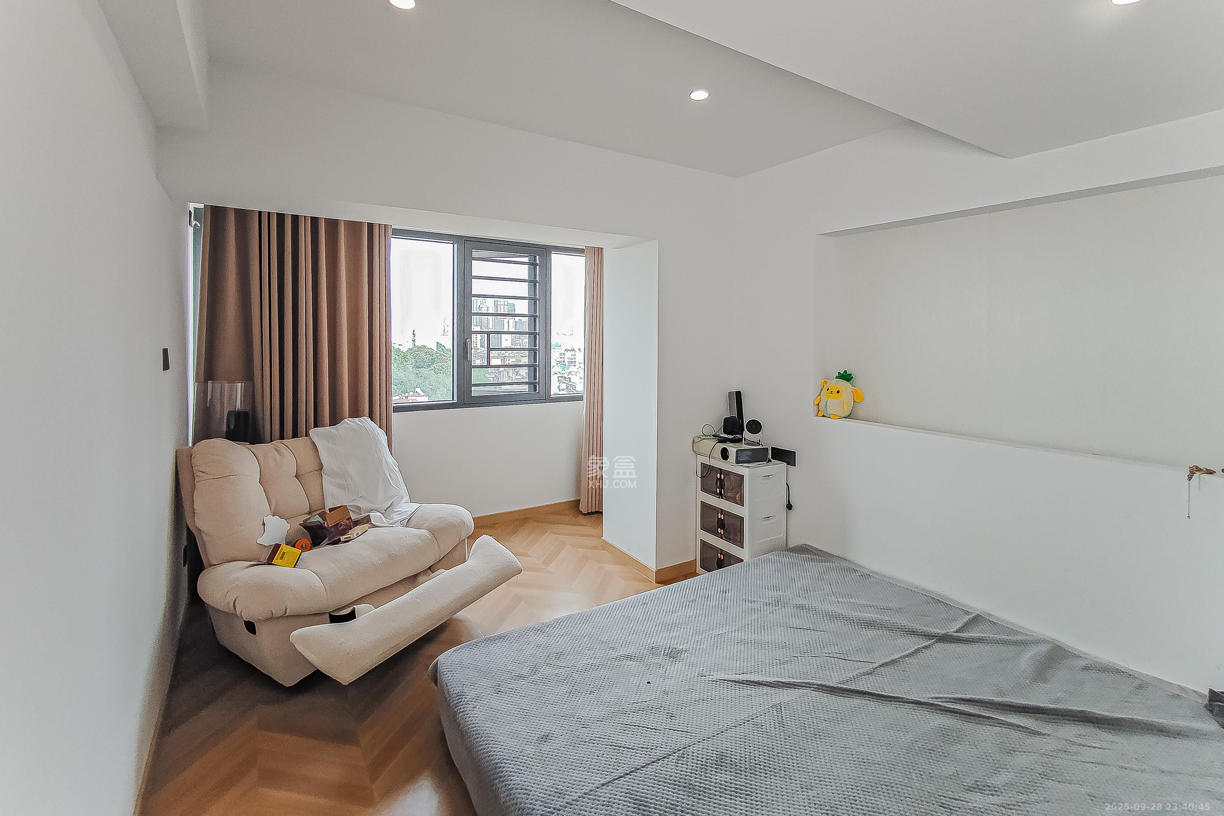 在水一方 4室2厅2卫 110.0万 在水一方 4室2厅2卫 110.0万卧室