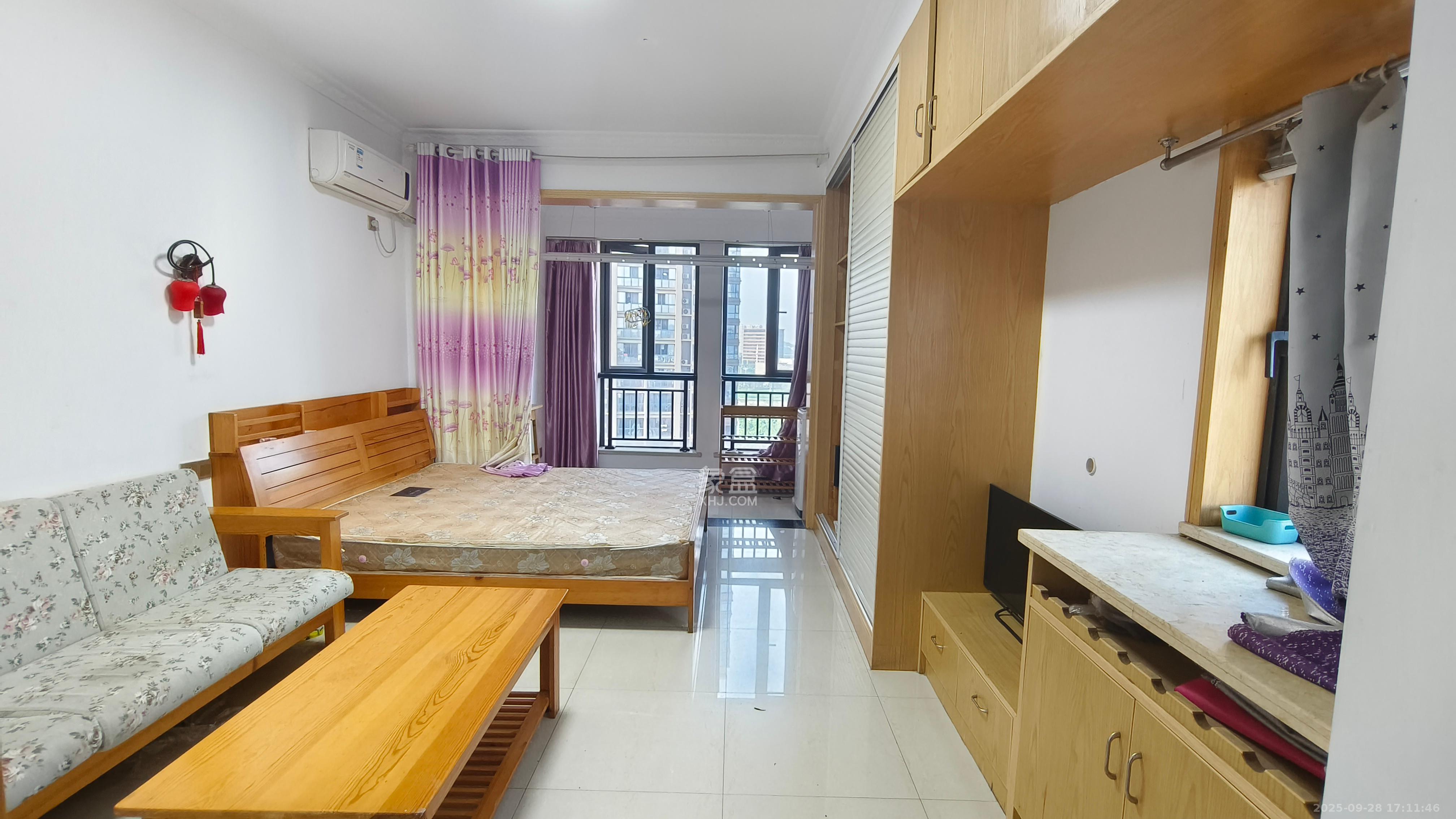 万象凯旋湾 1室1厅1卫 1400.0元/月 万象凯旋湾 1室1厅1卫 1400.0元/月室内图