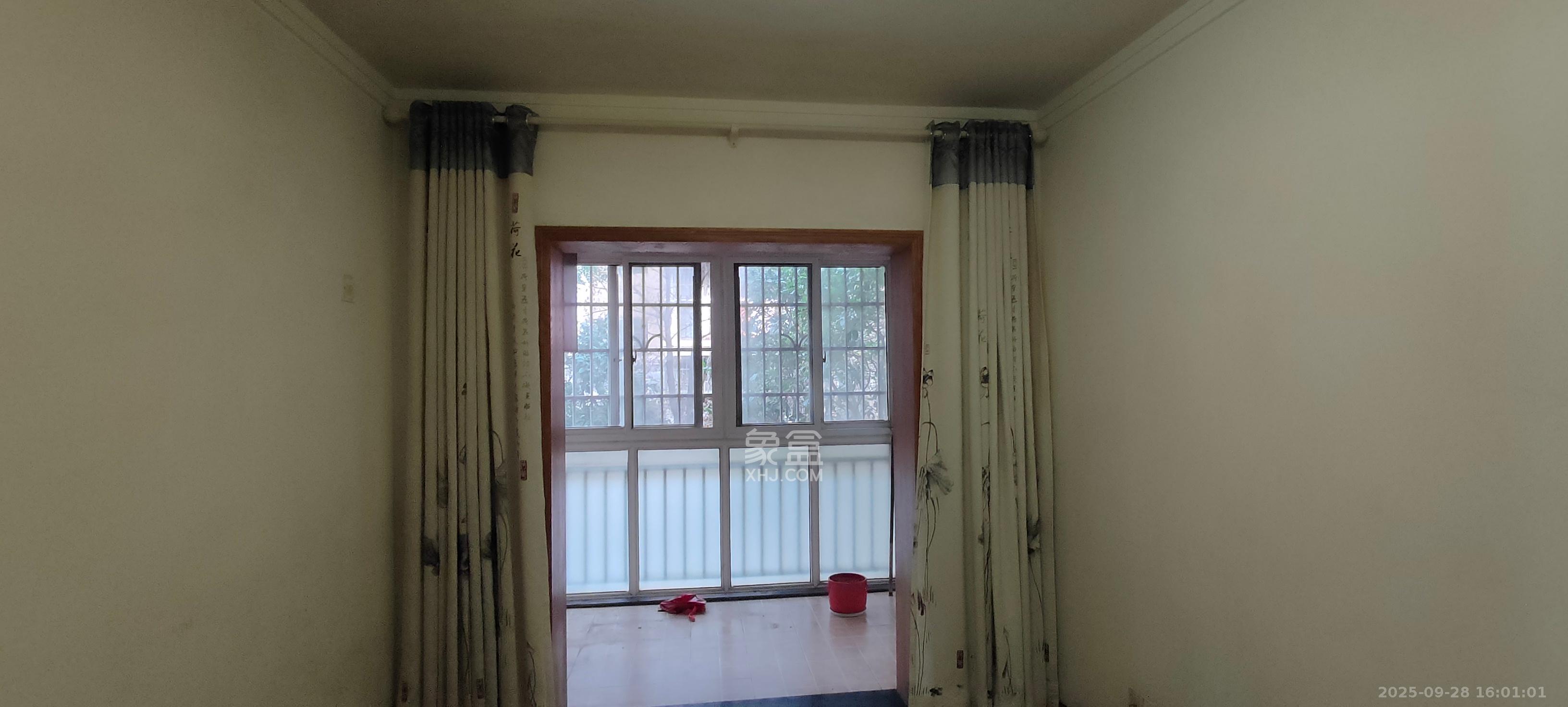 新诚小区  2室2厅2卫   1800.00元/月室内图